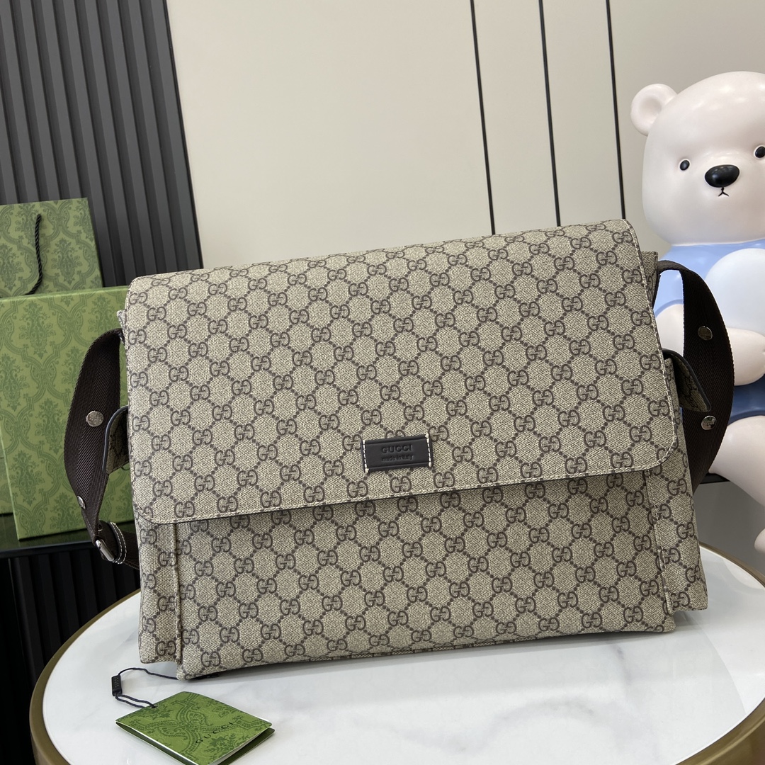 Gucci Supreme Canvas Messenger Bag, Two Colors Available, Model 495909 2 i1724850396 9400 0