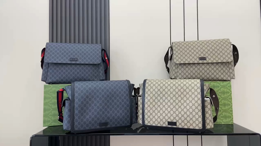 Gucci Supreme Canvas Messenger Bag, Stylish and Functional Design