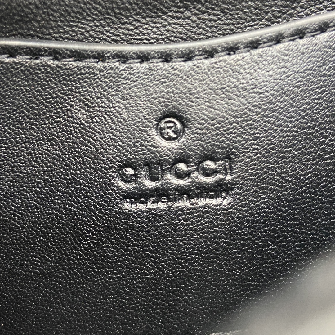 Gucci 在米兰时装周期间 品牌创作总监Sabato De Sarno打造的GG Milano系列手提包首度亮相2024秋冬时装秀