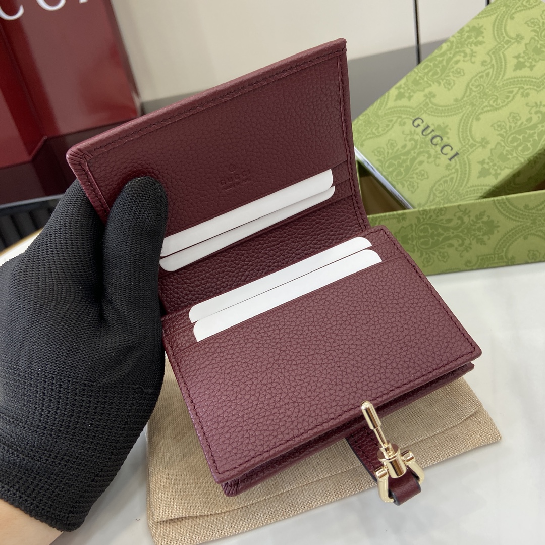 Gucci Jackie 1961系列借鉴手袋设计灵感 推出小巧高贵的全新卡包造型