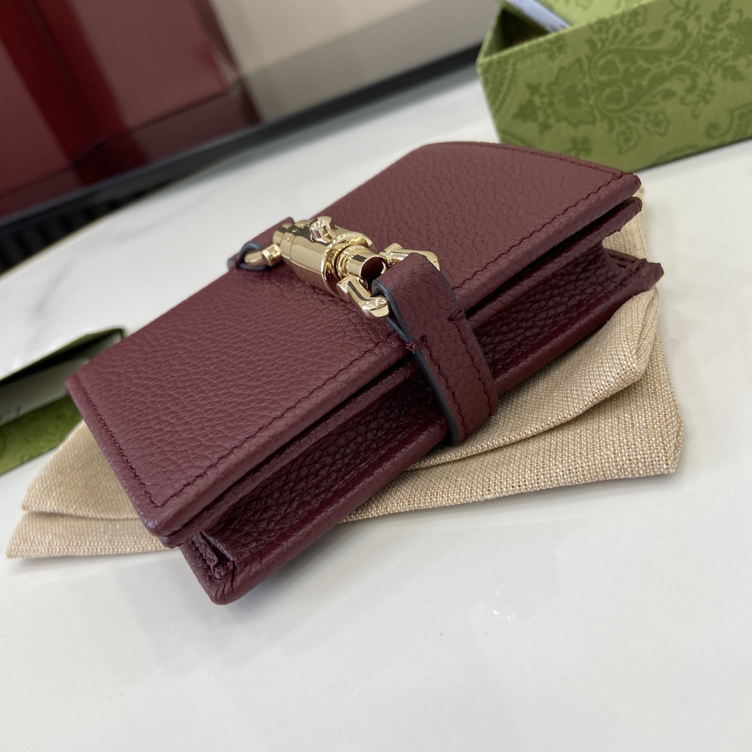 Gucci Jackie 1961系列借鉴手袋设计灵感 推出小巧高贵的全新卡包造型