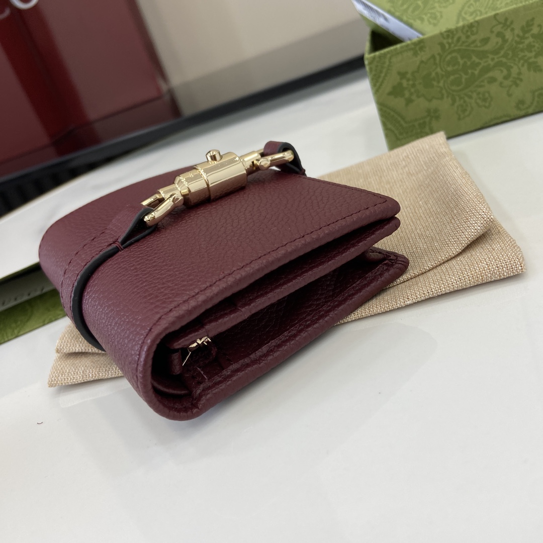 Gucci Jackie 1961系列借鉴手袋设计灵感 推出小巧高贵的全新卡包造型