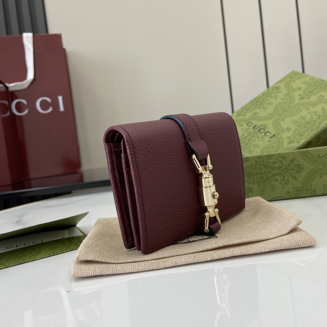 Gucci Jackie 1961系列借鉴手袋设计灵感 推出小巧高贵的全新卡包造型