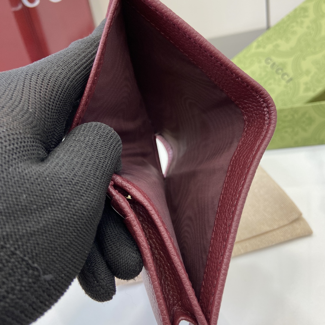 Gucci Jackie 1961系列借鉴手袋设计灵感 推出小巧高贵的全新卡包造型