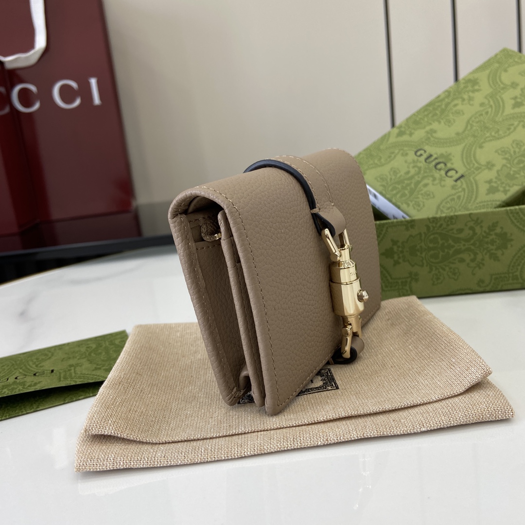 Gucci Jackie 1961系列借鉴手袋设计灵感 推出小巧高贵的全新卡包造型