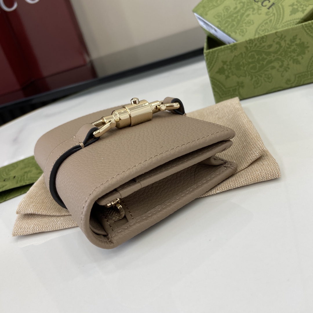 Gucci Jackie 1961系列借鉴手袋设计灵感 推出小巧高贵的全新卡包造型