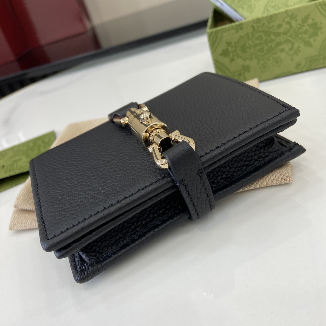 Gucci Jackie 1961系列借鉴手袋设计灵感 推出小巧高贵的全新卡包造型
