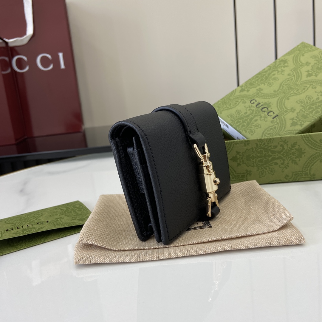 Gucci Jackie 1961系列借鉴手袋设计灵感 推出小巧高贵的全新卡包造型