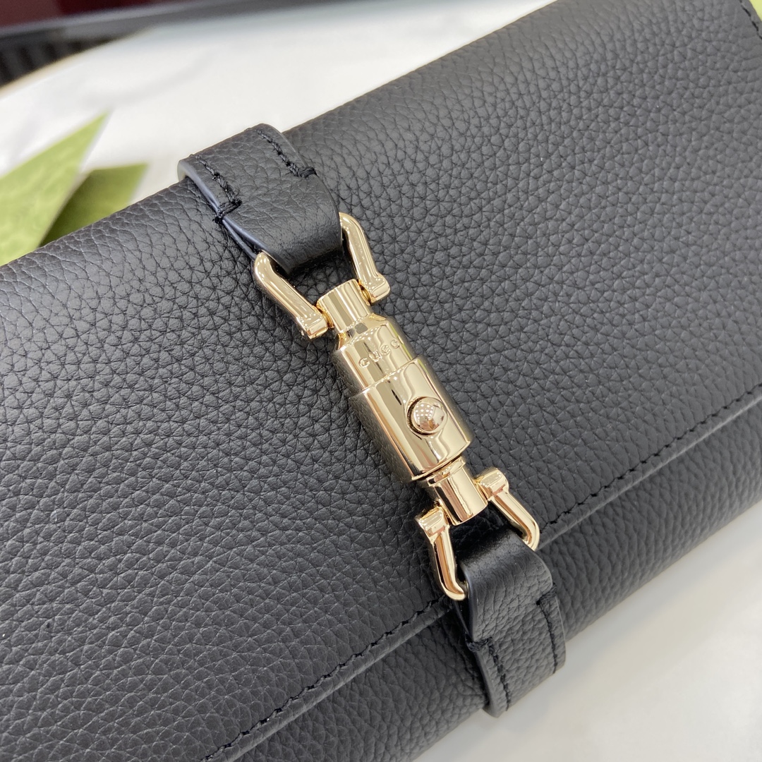 Gucci Jackie 1961系列推出全新长款钱包 采用 链带设计 可轻松转换为小巧玲珑的迷你手袋