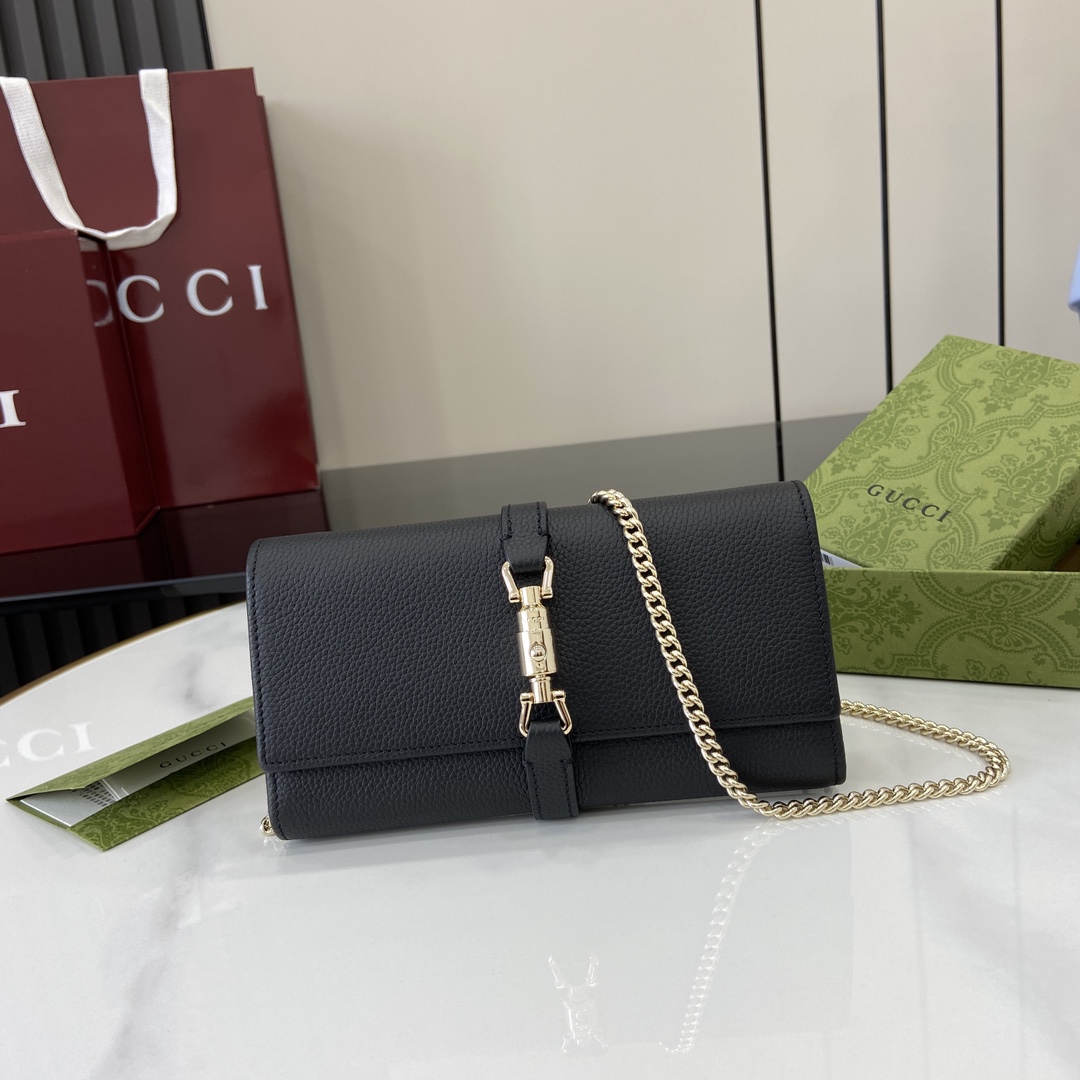 Gucci Jackie 1961系列推出全新长款钱包 采用 链带设计 可轻松转换为小巧玲珑的迷你手袋