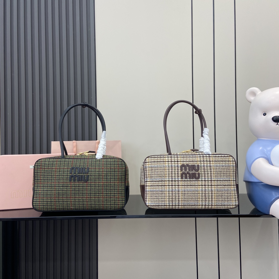 Miu Miu Product _ddWqfBF84qUsTez4vCj_DU-Ui-hvfq1KEUiypHQ