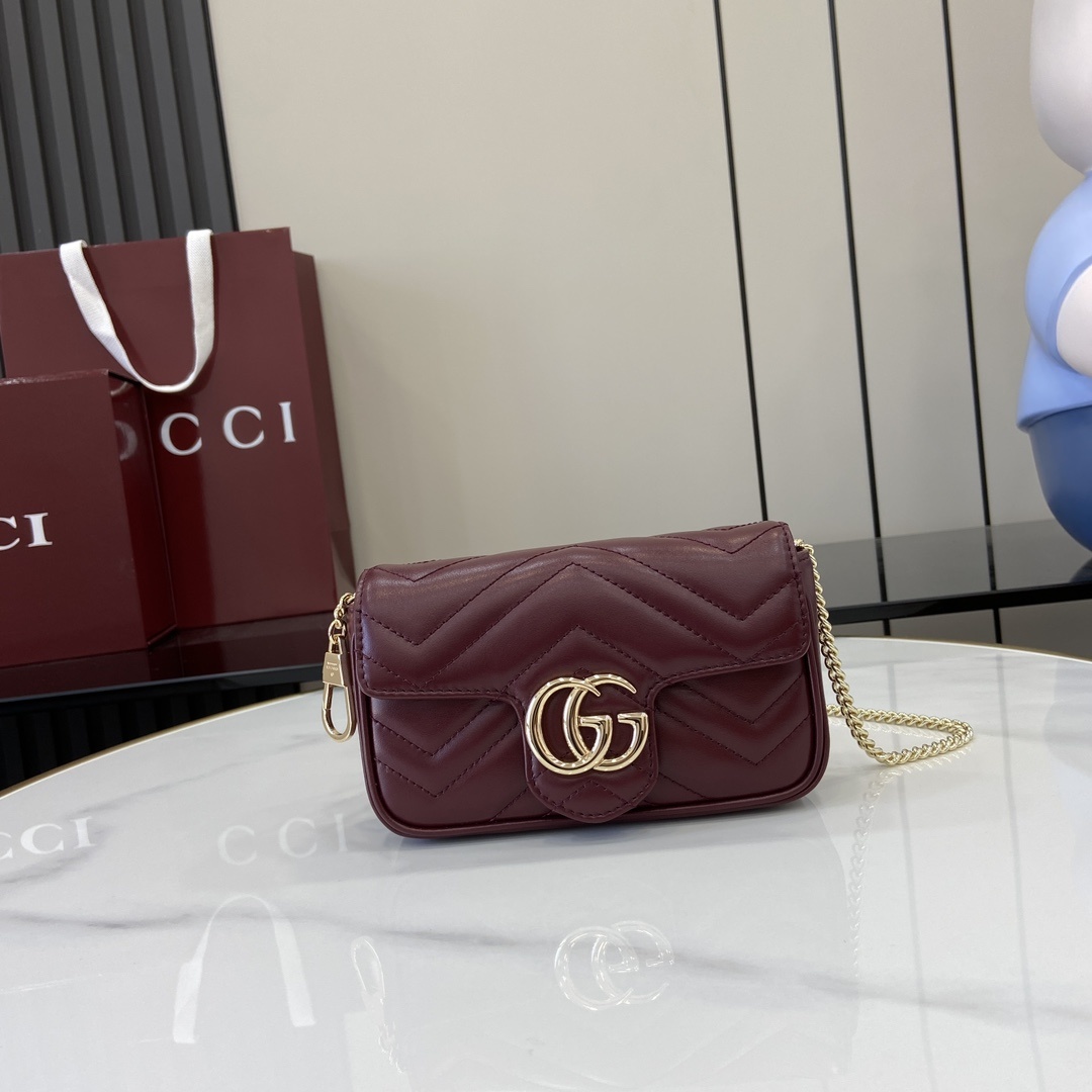 配全套原厂绿盒包装新品GGMarmont系列超迷你手袋这款GGMarmont系列超迷你手袋甄选绗缝V型皮
