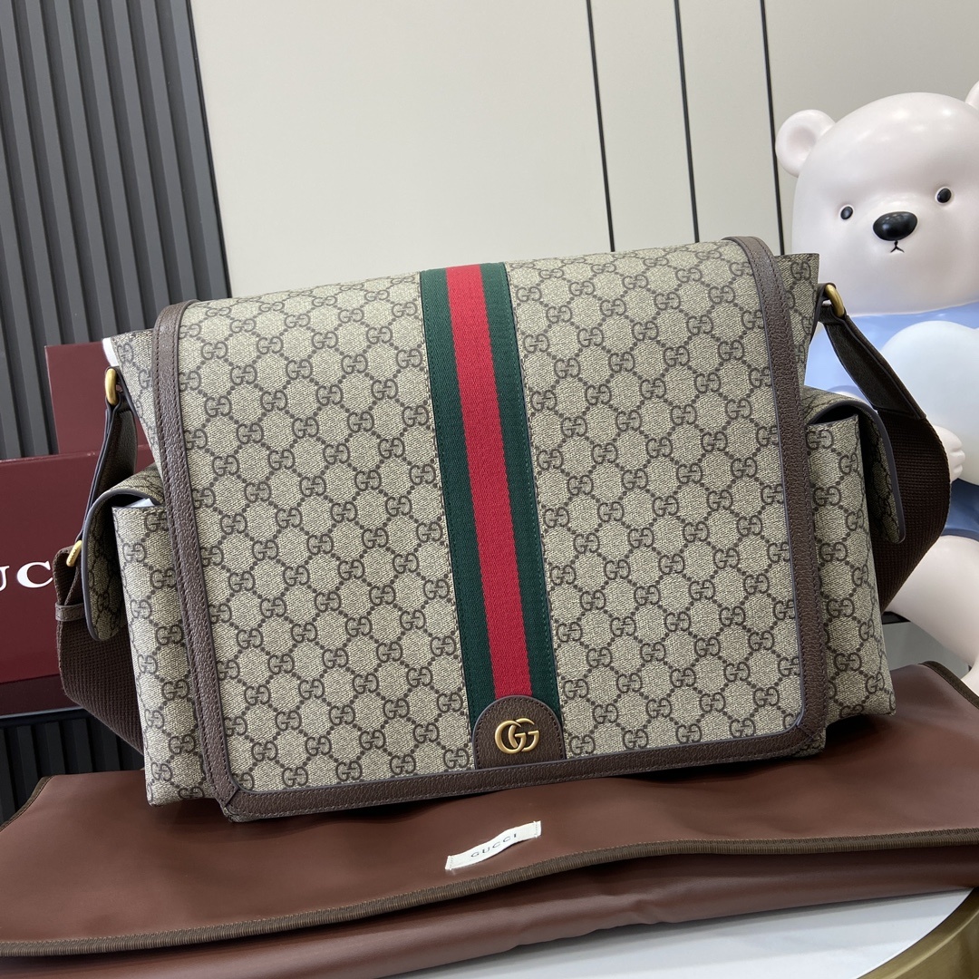 配原厂绿色礼品袋新品Gucci热卖男包系列!配有一条可以拆卸的肩背带使用G家特有的GG标注咖啡色组合除G