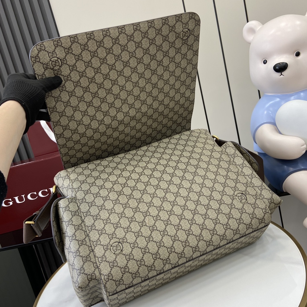 配原厂绿色礼品袋新品Gucci热卖男包系列!配有一条可以拆卸的肩背带使用G家特有的GG标注咖啡色组合除G
