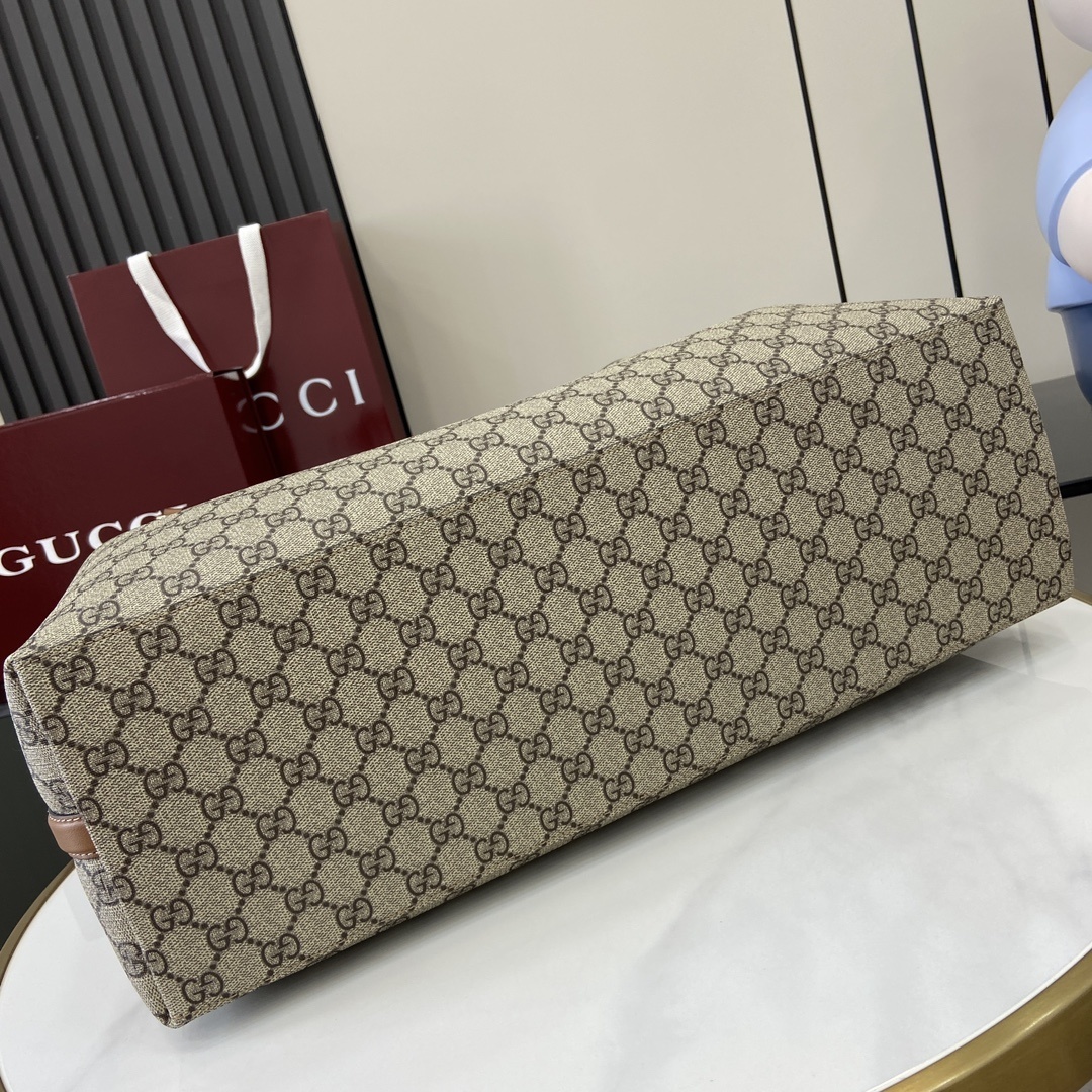配原厂绿色礼品袋新品GGEmblem系列大号托特包全新GGEmblem系列焕新诠释品牌的隽永优雅风范和精