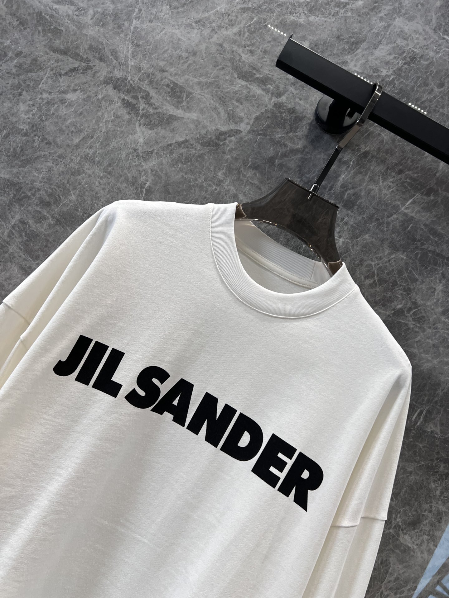 New 24FW High-Quality Female Outfits with Logo-Printed T-Shirts – Exclusive and Comfortable - 图片 3