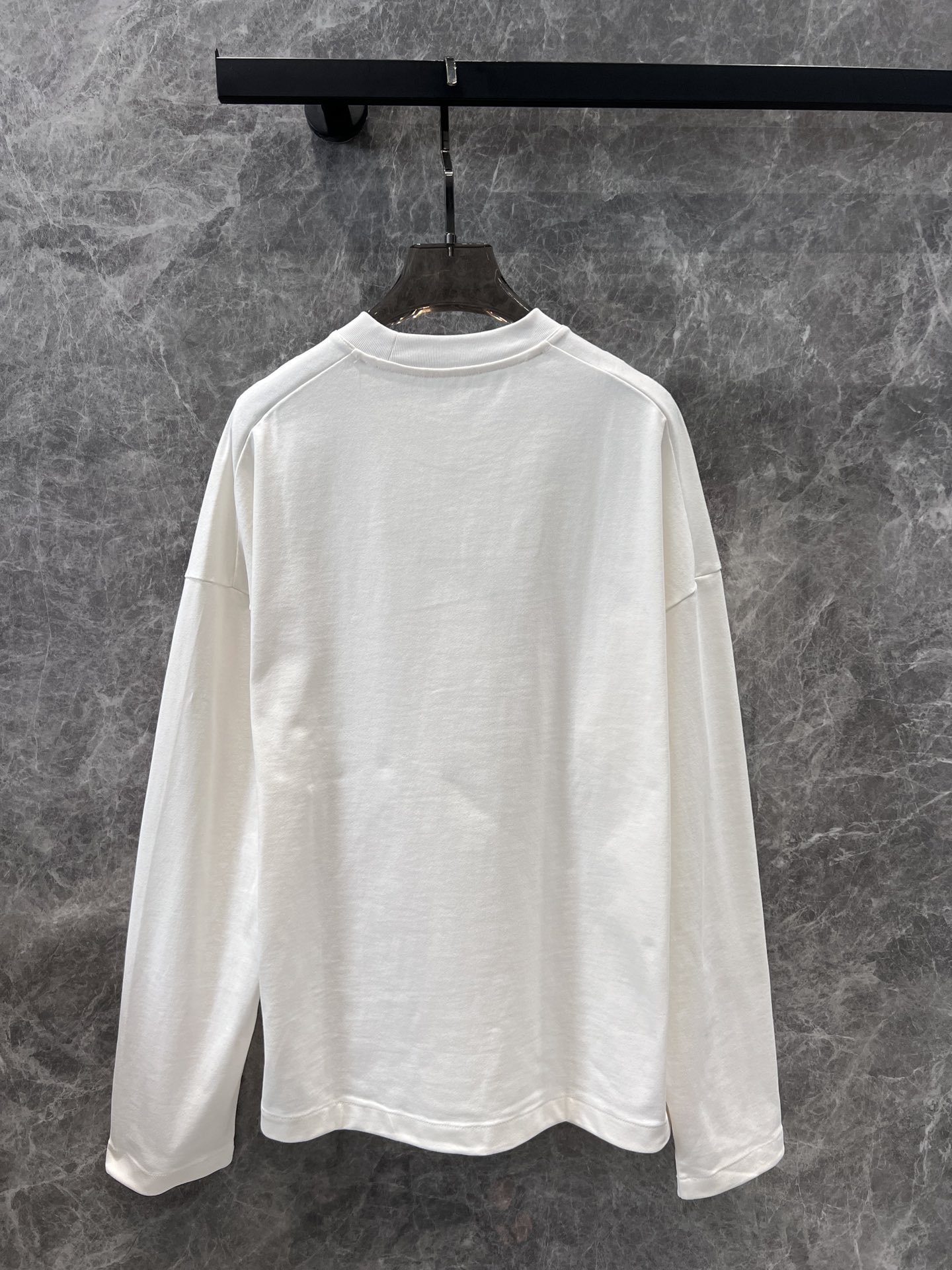 New 24FW High-Quality Female Outfits with Logo-Printed T-Shirts – Exclusive and Comfortable - 图片 2