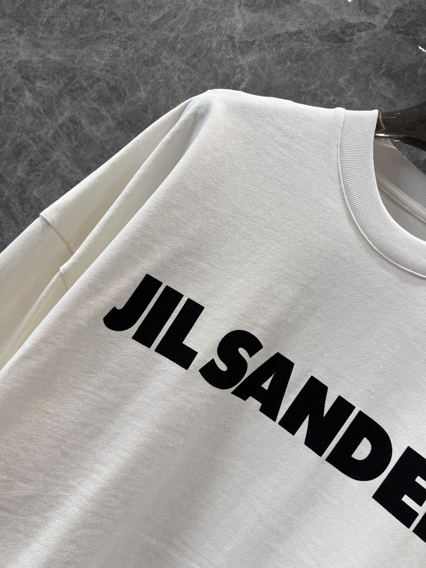 New 24FW High-Quality Female Outfits with Logo-Printed T-Shirts – Exclusive and Comfortable - 图片 6