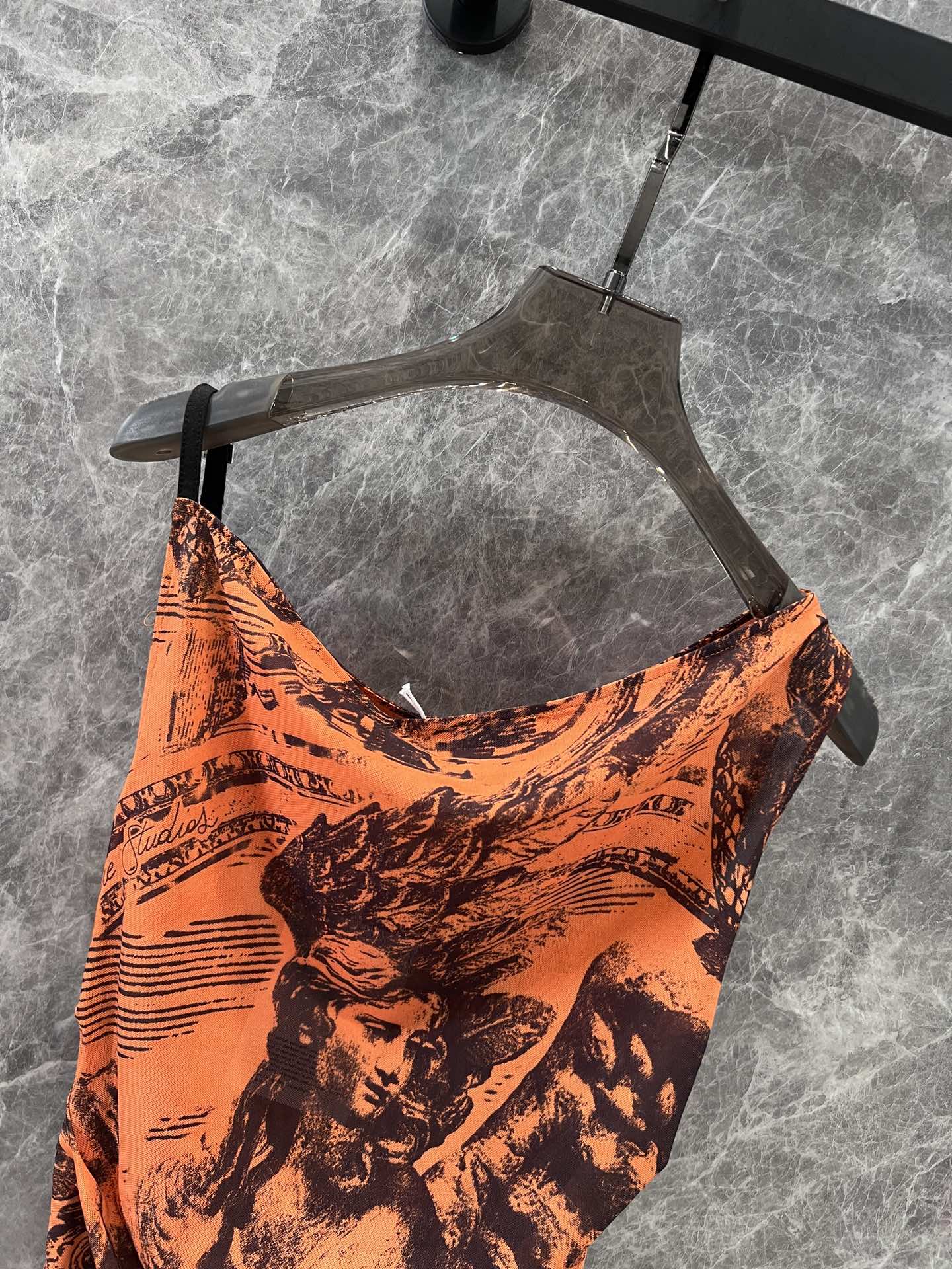 High-Quality Women’s Dress: Acne Studios 24FW Collection with Asymmetric Wrinkled Velvet Net Eyes - 图片 4