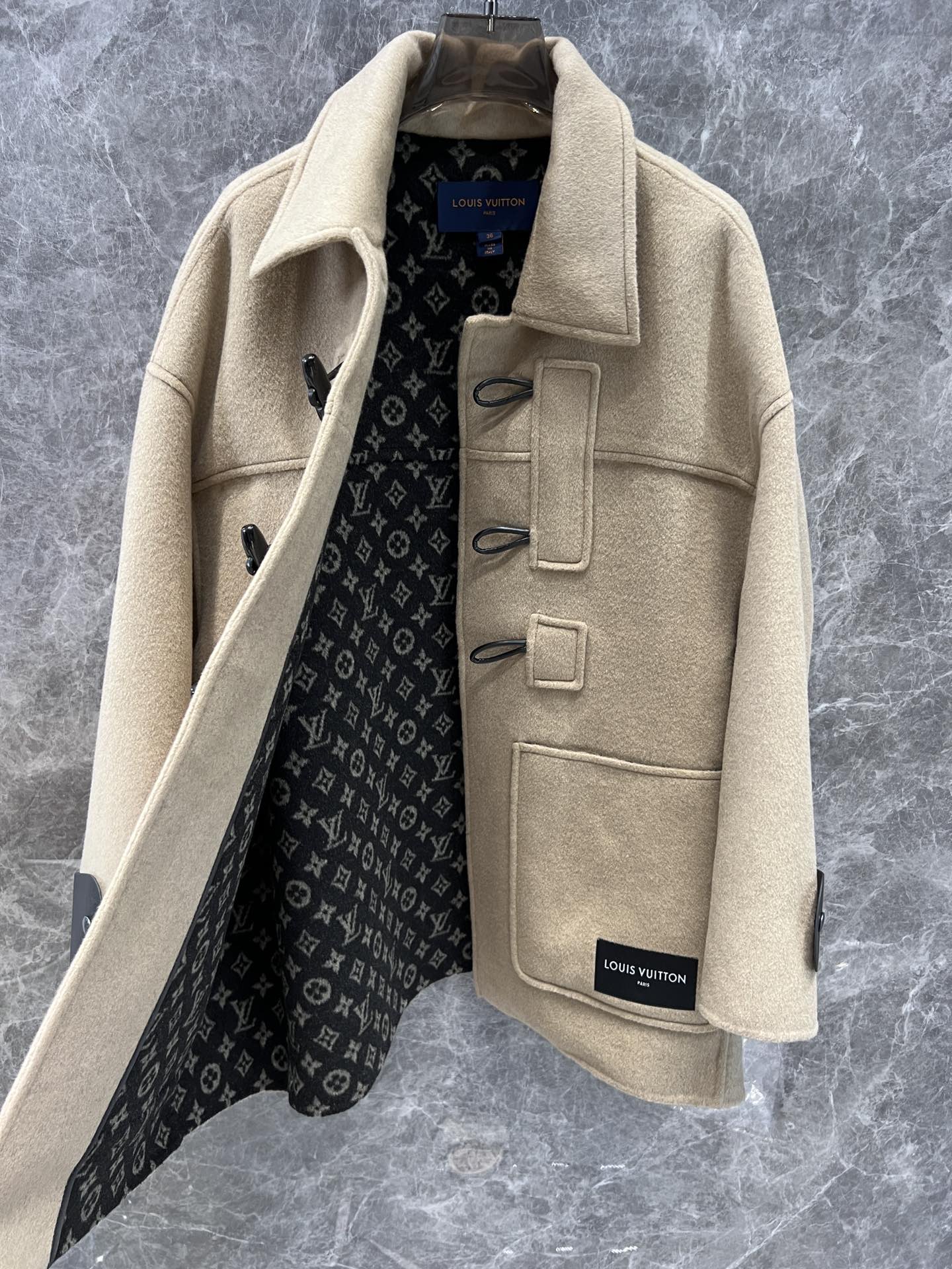 New Louis Vuitton Women’s Outfit with Imported Wool, Classic LV Design, Large Pockets - 图片 2