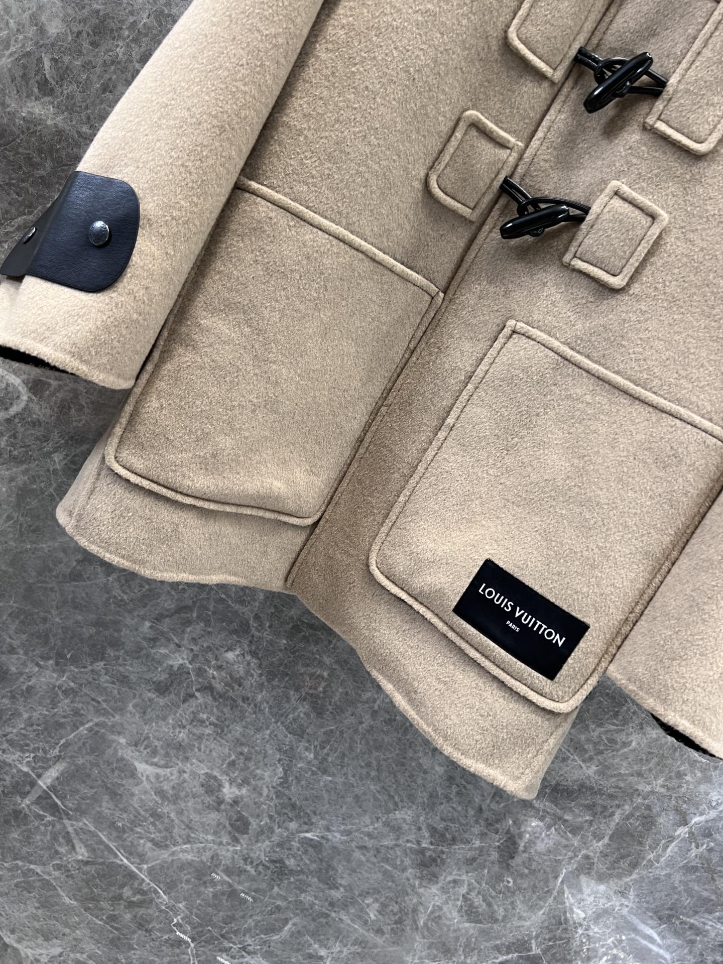 New Louis Vuitton Women’s Outfit with Imported Wool, Classic LV Design, Large Pockets - 图片 6