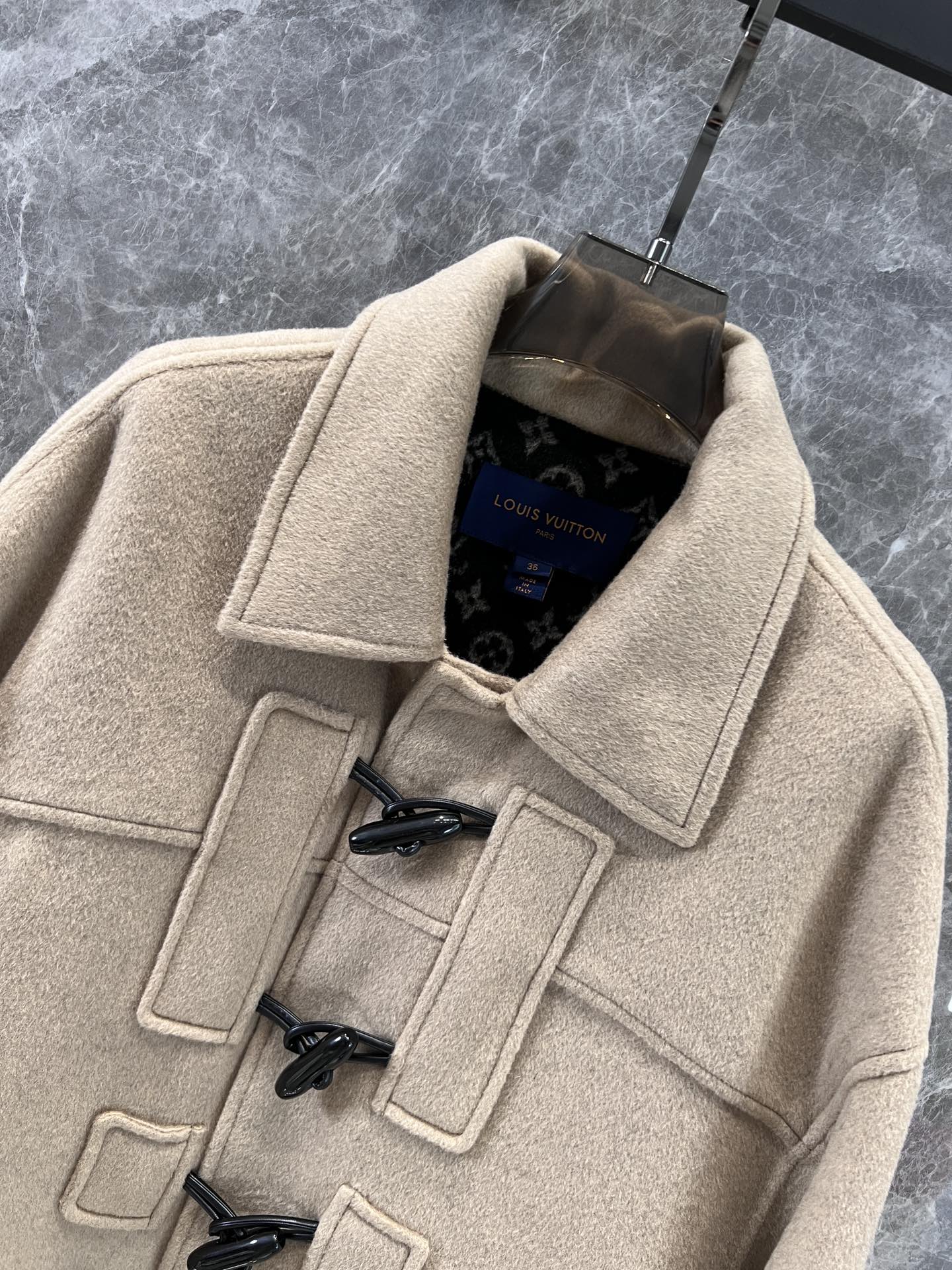New Louis Vuitton Women’s Outfit with Imported Wool, Classic LV Design, Large Pockets - 图片 4