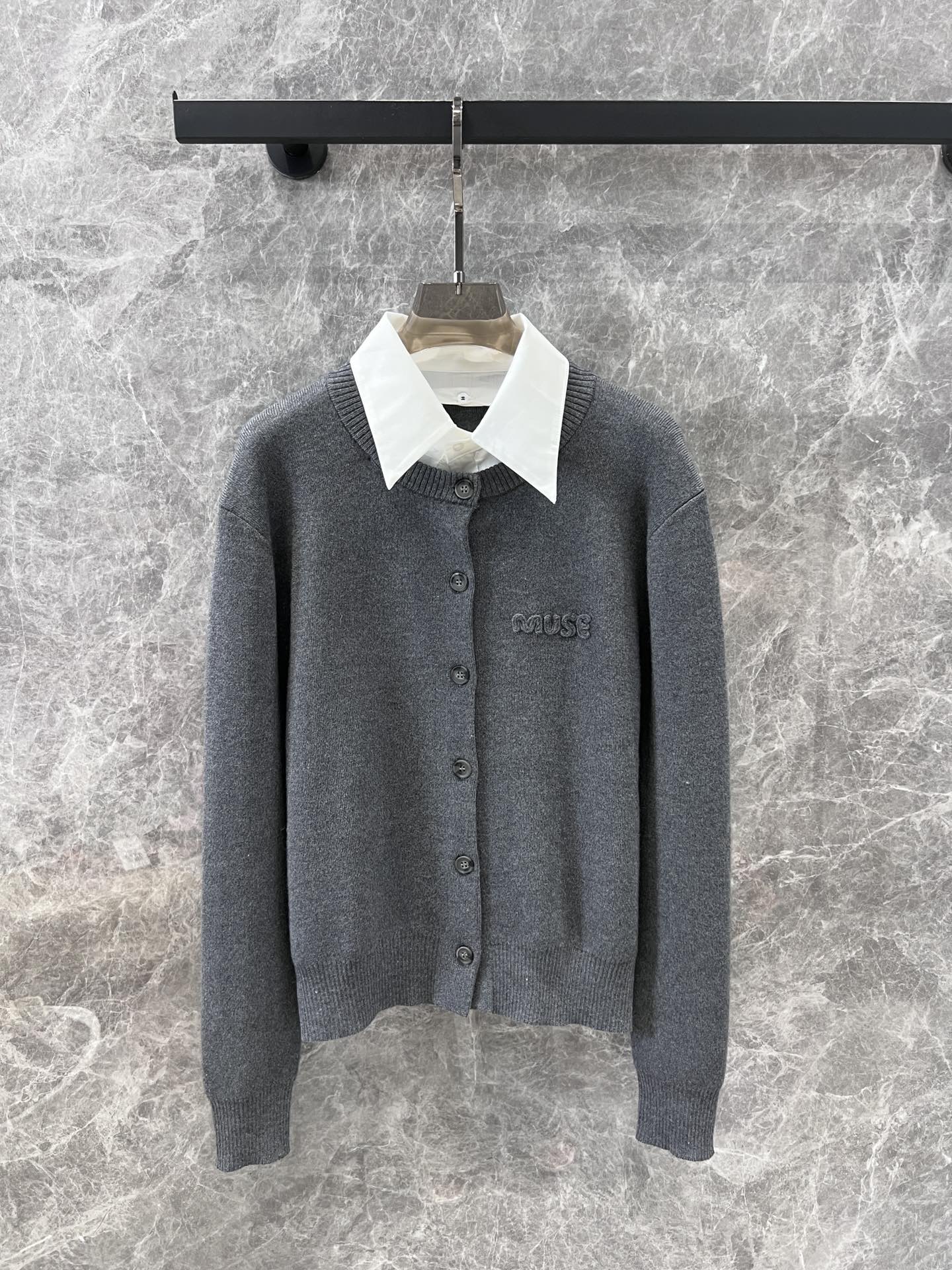 High-Quality Women’s Outfit: Stylish Detachable Shirts, Gray Knit Suit, Exclusive New Collection