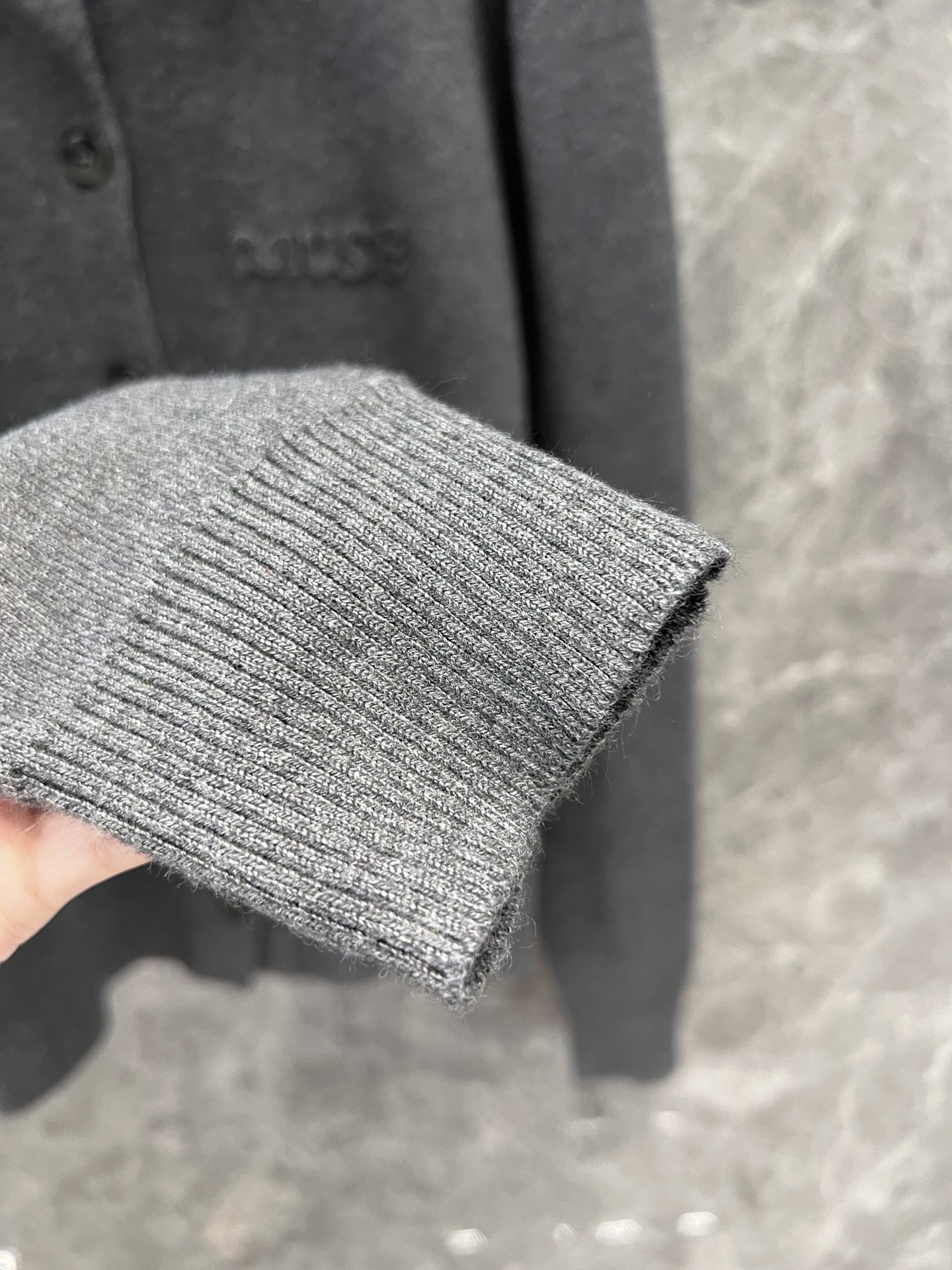 High-Quality Women’s Outfit: Stylish Detachable Shirts, Gray Knit Suit, Exclusive New Collection - 图片 6
