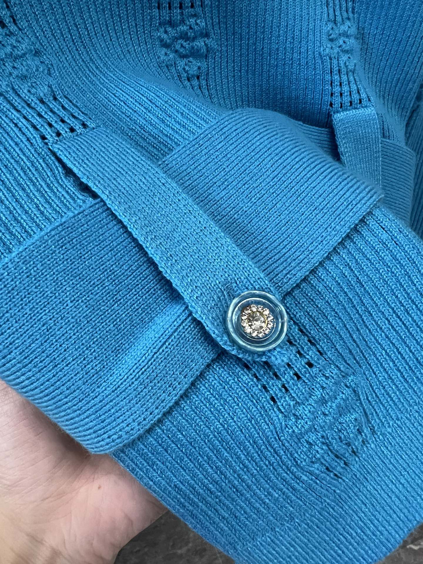 High-quality Women’s Clothes: Chane* 24FW Collection Featuring Belts and Sweaters - 图片 4