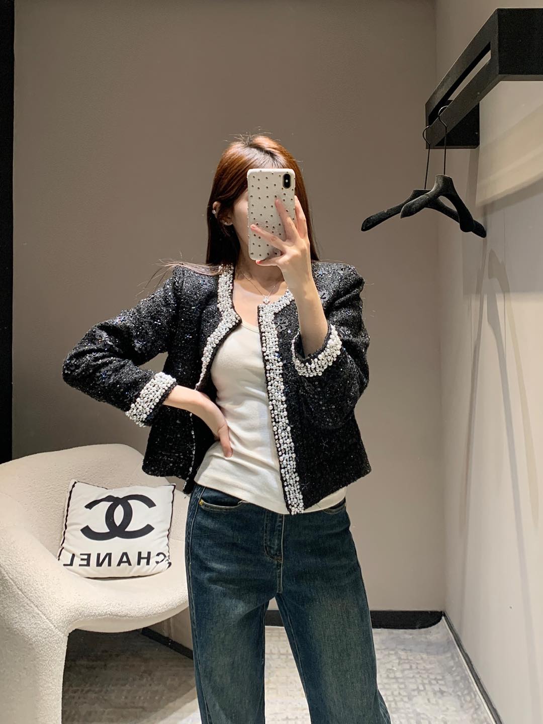 NO:298378,24FW autumn and winter new model, niche and fashionable heavy industrial rhinestone tweed jacket丨Exclusive high-end production!  A very exquisite small jacket with high-end feel and a small round neck and heavy pearl edge design, full of aura. Whoever meets and loves it? A super high quality custom fabric with a high quality comparison and elegant style. Buy it and buy it. S/M/L on sale in stock, Jackets & coats, alexander wang19860909批 24FW秋冬新款 小众时髦重工水钻粗花呢小外套丨独家高版出品！很精致的一件小外套高级感拉满小圆领重工珍珠边设计,气场全开 谁见谁爱的一款 上身气质感满满定制面料超高品质的一款 随意对比、大方名媛风买它买它 现货发售S/M/L,,jackets & coats,alexander wang,Women's clothing