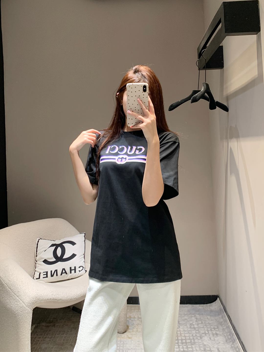 NO:294605,Bulk Gucc* 25Ss early spring new style loose-fitting printed round neck short-sleeved T-shirt丨Exclusive yb development!  High-end production!  This casual T-shirt is made of white knitted cotton, cleverly incorporates G*cci webbing printing, showing a unique style to create an outstanding series that combines nostalgia and modern temperament. YB customized pure cotton fabric has a very high weight and a contrasting color print. The small details are handled with great care and are well prepared and restored with perfection. The upper body of this T-shirt is really good to see and loosely style, and it is popular on the entire network~S/M/L, gucci, T-shirt,tees, t-shirt,alexander wang19860909批Gucc* 25Ss早春新款 宽松版型印花圆领短袖T恤丨独家yb开发！高版出品！这款休闲T恤以白色针织棉匠心打造,巧妙融入G*cci织带印花,彰显别样风采缔造兼具怀旧风格和现代气质的出众系列 YB定制纯棉面料克重量与YB相似度极高撞色印花,小细节部分处理得满分用心做好货完美还原YB这款T恤上身真的好看到爆宽松版型,火爆全网~现货发售S/M/L,,gucci,T-shirt,tees，t-shirt,alexander wang,Women's clothing