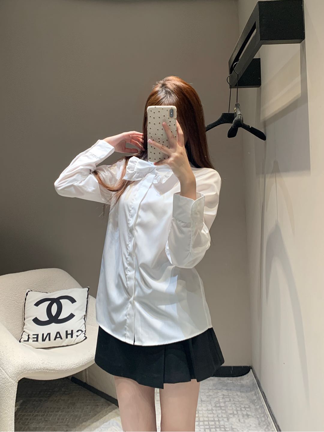 NO:297344,saint lauret*25Ss early spring new product, bow neck white long-sleeved shirt 丨Exclusive high-end production!  A must-have item for white, rich and beautiful high-end feeling!  The gentleness and elegance you bring without being too deliberate. Everyday fashionable commuting is versatile and not picky!  The quality of imported cotton is for yourself, S/M/L is available in stock, saint laurent,shirts,alexander wang19860909批 saint lauret*25Ss早春新品 蝴蝶结领白色长袖衬衫 丨独家高版出品！白富美高级感必入单品！无需太刻意就自带来的温柔与优雅 日常时髦通勤百搭不挑人！进口棉质做工品质在自己看,现货发售S/M/L,,saint laurent,shirts,alexander wang,Women's clothing