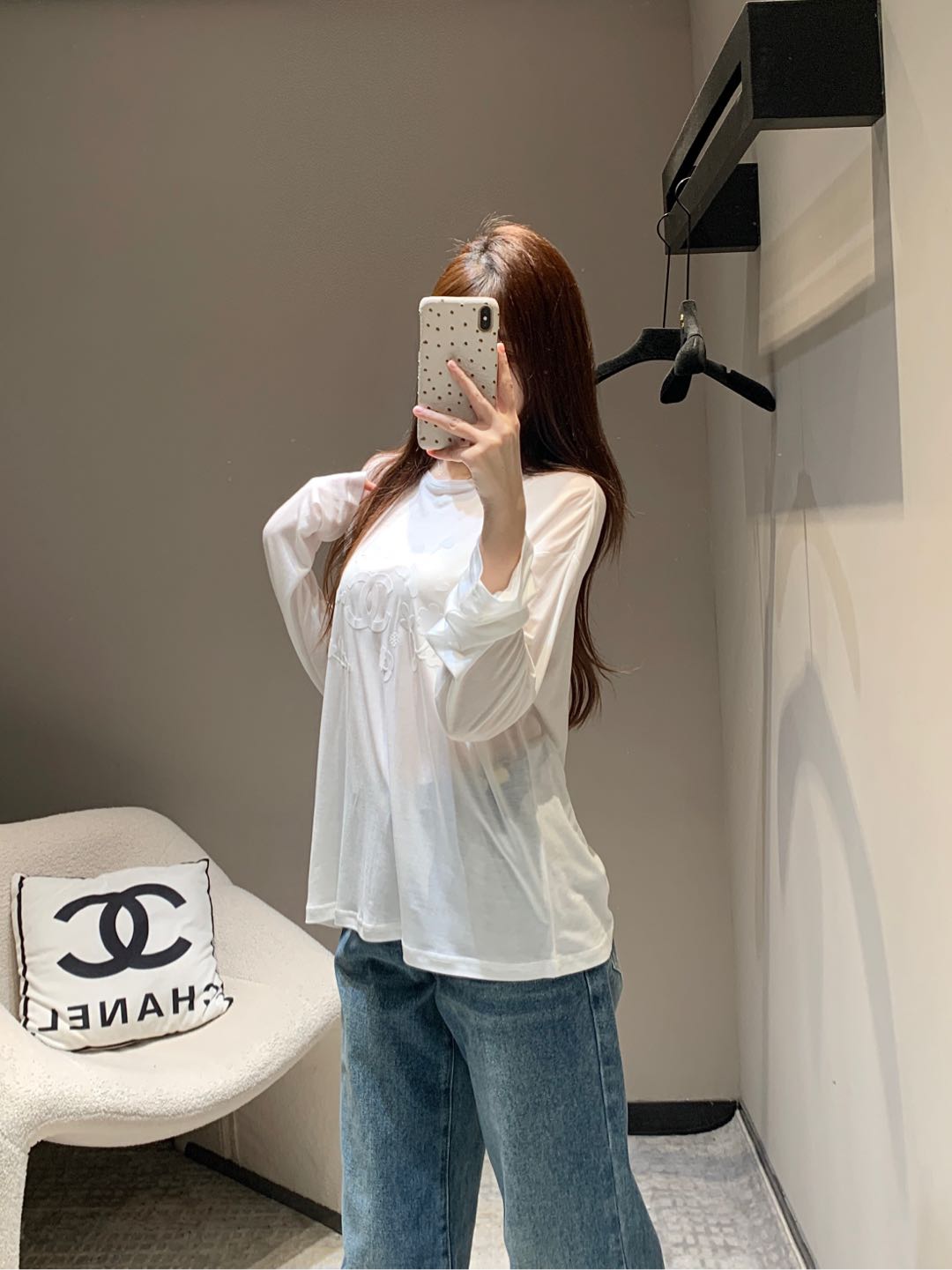 NO:313737,Chane*25Ss early spring new product, flocking logo printed lightweight sun protection base long-sleeved T-shirt | Exclusive high-end product!  Custom fabrics are breathable and refreshing. When it comes to sun protection in spring and summer, there is no problem with the sun protection. If you want to have something in your closet that you can wear at all times, don’t miss it!  Sisters!  A must-have item for vacation!  I'll make it all, perfect workmanship and quality depends on the details. I strongly keep my own style!  S/M/L, Chanel,tees, t-shirt,alexander wang19860909Chane*25Ss早春新品 植绒logo印花轻薄防晒打底长袖T恤丨独家高版出品！定制面料透气清爽 春夏当防晒完全没有问题想要衣柜里有一件可以时时刻刻穿得出去的别错过！姐妹们！度假必备单品！都给我冲 完美做工品质看细节.强烈自留款！ 现货发售S/M/L,,chanel,tees，t-shirt,alexander wang,Women's clothing