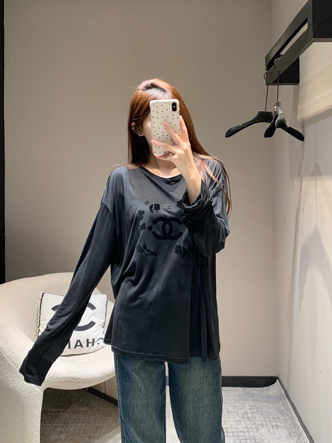 NO:313741,Chane*25Ss early spring new product, flocking logo printed lightweight sun protection base long-sleeved T-shirt | Exclusive high-end product!  Custom fabrics are breathable and refreshing. When it comes to sun protection in spring and summer, there is no problem with the sun protection. If you want to have something in your closet that you can wear at all times, don’t miss it!  Sisters!  A must-have item for vacation!  I'll make it all, perfect workmanship and quality depends on the details. I strongly keep my own style!  S/M/L, Chanel,tees, t-shirt,alexander wang19860909Chane*25Ss早春新品 植绒logo印花轻薄防晒打底长袖T恤丨独家高版出品！定制面料透气清爽 春夏当防晒完全没有问题想要衣柜里有一件可以时时刻刻穿得出去的别错过！姐妹们！度假必备单品！都给我冲 完美做工品质看细节.强烈自留款！ 现货发售S/M/L,,chanel,tees，t-shirt,alexander wang,Women's clothing