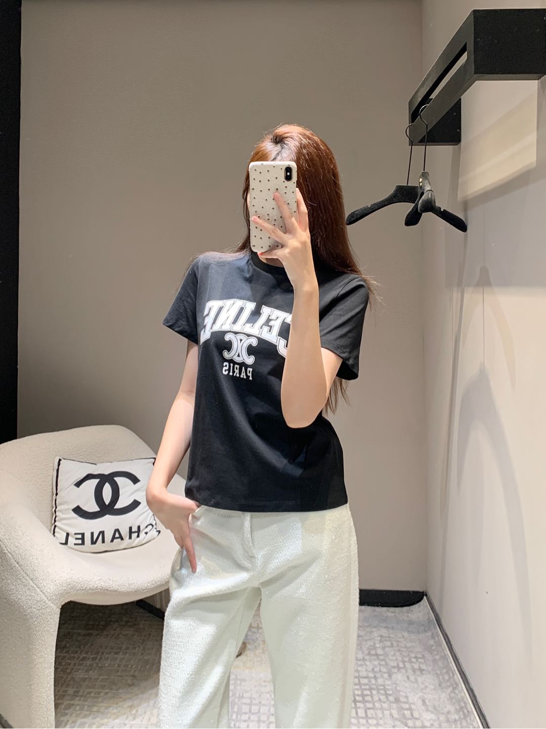 NO:297356,Cellin* 25Ss early spring new style letter Arc de Triomphe printed round neck short-sleeved T-shirt | Exclusive high-end production!  Short-sleeved sleeves are absolutely a must for everyone! Overall custom tailoring design!  Combined with comfort!  Hold on to the high-end outfit!  No matter how you wear it alone, it looks good! Who can’t help but look slim and versatile!  Customized fabric texture is super good and versatile in all seasons!  I must stock up on babies every year!  Big recommendation!  I really let a hundred hearts go!  S/M/L, celine, T-shirt,tees, t-shirt,alexander wang19860909批 Celin* 25Ss早春新款 字母凯旋门印花圆领短袖T恤丨独家高版出品！短袖绝对人人必带的!整体定制裁剪设计！与舒适度兼具！高级感穿搭拿捏住了！无论单穿内搭都好看!显瘦百搭谁能不爱！定制面料质感超级赞四季百搭的单品！每年都必囤宝宝们！重磅推荐！真的放一百个心冲了！现货发售S/M/L,,celine,T-shirt,tees，t-shirt,alexander wang,Women's clothing