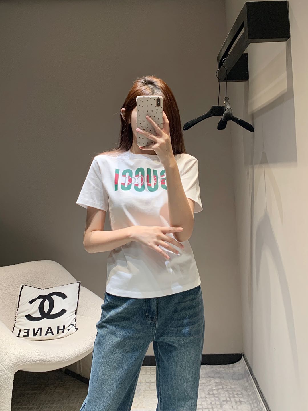 NO:297373,Bulk Gucc* 25Ss early spring new style letter printed short-sleeved T-shirt | Exclusive yb development!  High-end production!  Full of design, clean and refreshing, it's really hard not to love it!  The concave shape is a perfect look. The classic small round neck design is simple and easy to wear. It is eye-catching when walking on the street!  The youthful and energetic feeling is 100% customized fabric with a slight return rate. The texture is super comfortable!  Close your eyes and rush!  S/M/L, gucci, T-shirt,tees, t-shirt,alexander wang19860909批 Gucc* 25Ss早春新款 字母印花短袖T恤丨独家yb开发！高版出品！设计感十足 干净又清爽 真的狠难不爱啊！凹起造型来妥妥的好看经典的小圆领设计简洁好穿 走在街上吸睛度满分！青春又活力的感觉穿出街回头率百分百定制面料 质感超级舒适！都给我闭眼冲！现货发售S/M/L,,gucci,T-shirt,tees，t-shirt,alexander wang,Women's clothing