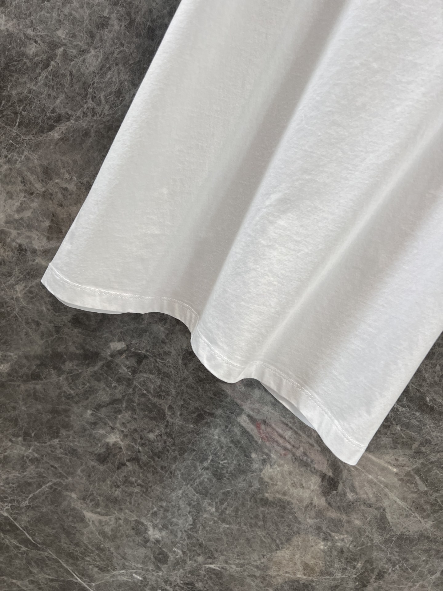 “High Quality Women’s T-shirts from Maison Margiela: New Spring Collection” - 图片 6