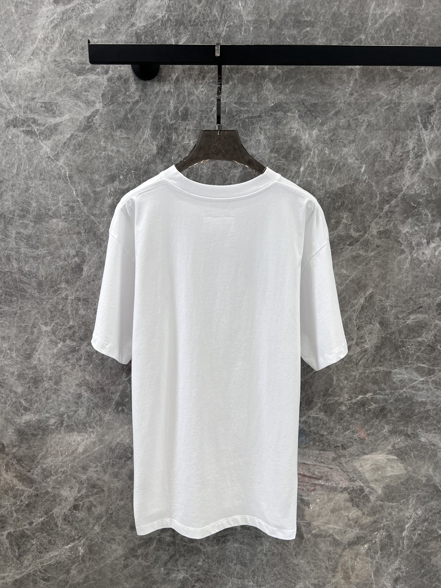 “High Quality Women’s T-shirts from Maison Margiela: New Spring Collection” - 图片 2