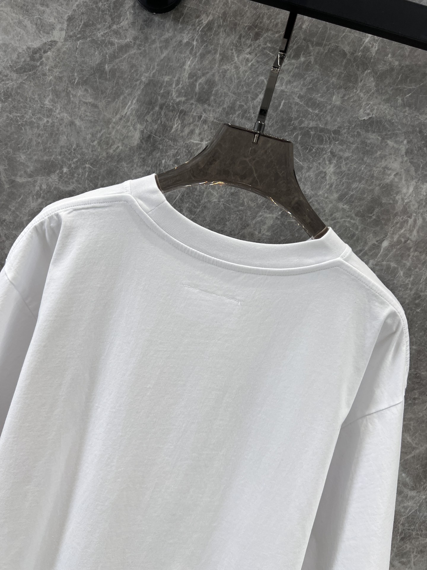“High Quality Women’s T-shirts from Maison Margiela: New Spring Collection” - 图片 4
