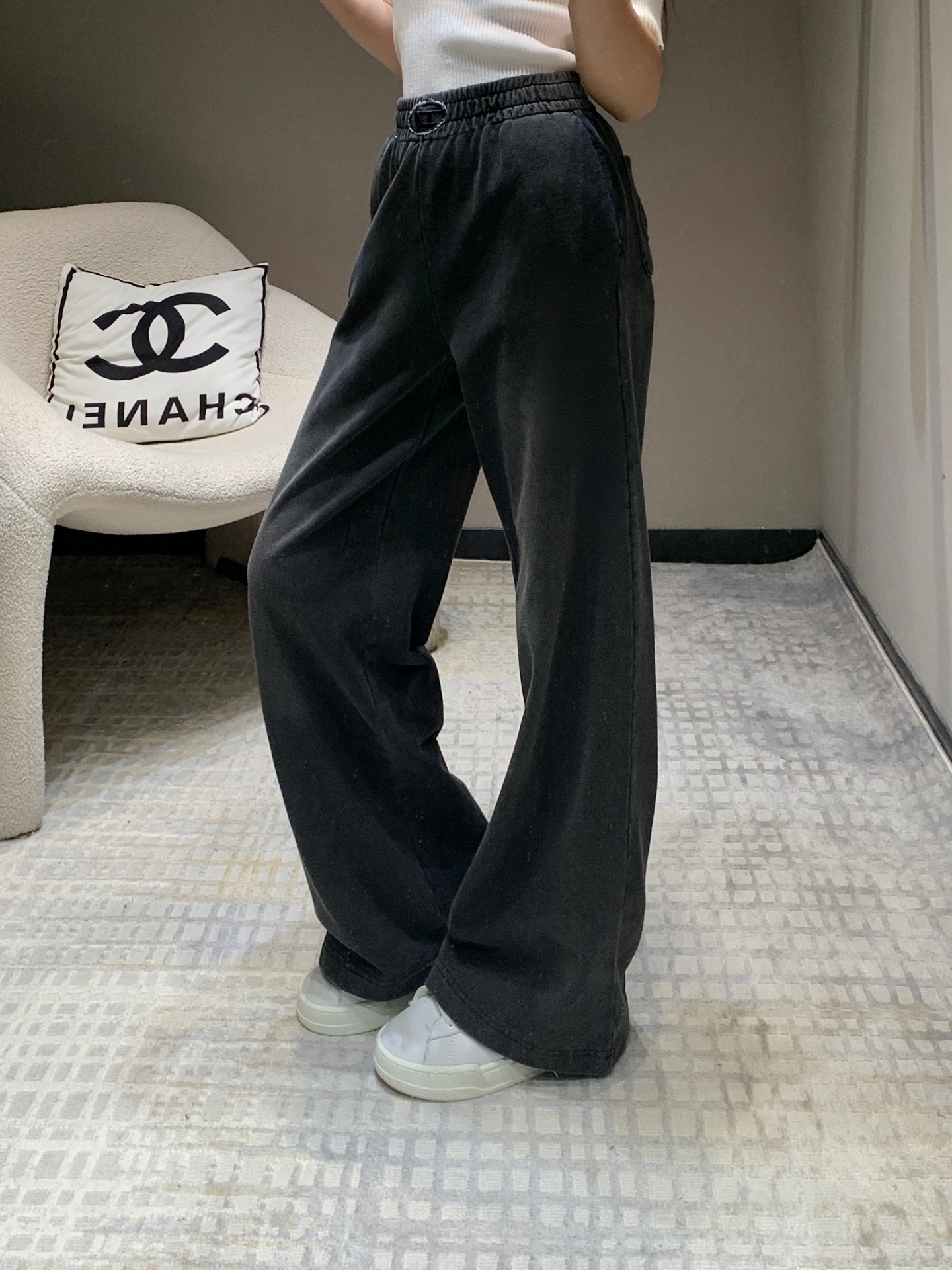 NO:314855,Diese* 25Ss early spring new style, elastic waist gradient color casual pants | Exclusive high-end production!  Retro and high-end colors, wash water and make it old, showing a sense of high-end and casualness, visual feast, a versatile item that must be bought in all seasons, full of lazy style, and goddess must be used as a magical tool!  The style is versatile and not picky. It stretches the line proportions and makes the upper body beautiful!  Workmanship quality depends on details S/M/L, alexander wang19860909Diese* 25Ss早春新款 松紧腰渐变色休闲裤丨独家高版出品！颜色复古高级 洗水做旧 尽显高级随意感 视觉盛宴 四季必入的百搭单品 慵懒范儿十足 女神必入神器！版型百搭不挑人 拉长线条比例 上身美的不要不要的！做工品质看细节 现货发售S/M/L,,alexander wang,Women's clothing