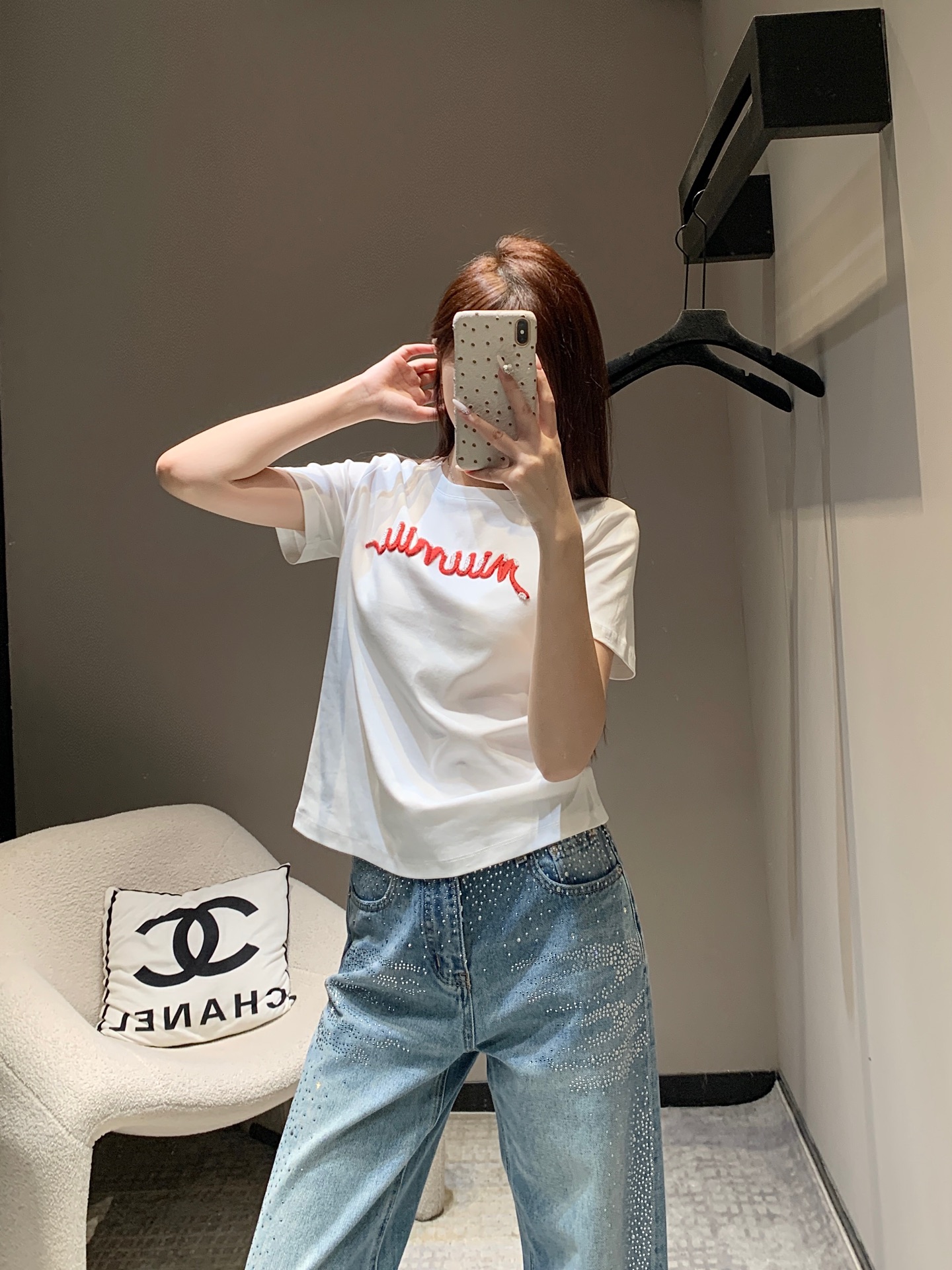 NO:313449,Batch Miumi*25 Early Spring Latest Style, Letter Beaded Round Neck Short-Sleeve T-Shirt丨Exclusive High-Performance Production!  The super white color embroidered letters and beads look so good!  !  blngbling is very girly and is very fashionable when paired casually. S/M/L, miumiu, T-shirt,tees, t-shirt,alexander wang19860909批 Miumi*25早春最新款 字母钉珠圆领短袖T恤丨独家高版出品！超级显白的颜色刺绣字母钉珠太好看了！！blngbling很少女心 随意搭配就很洋气 现货发售S/M/L,,miumiu,T-shirt,tees，t-shirt,alexander wang,Women's clothing