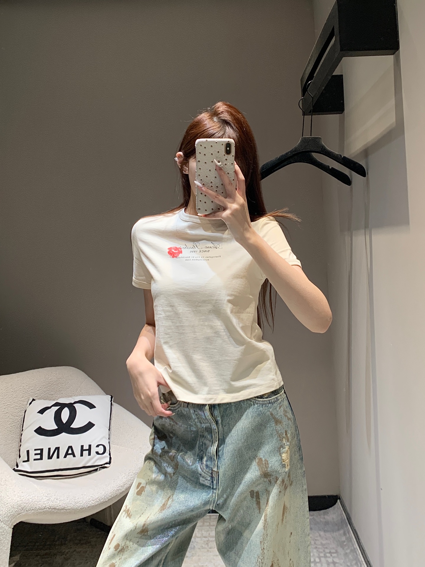 NO:315611,Acne studi* 25Ss early spring new style lip print logo printed casual short-sleeved T-shirt | Exclusive yb development!  High-end production!  The photogenic and fashionable T-shirt is here!  The refreshing and playful tee is so beautiful. The small high round neck highlights the fashionable atmosphere and slim fit. The upper body shows the body proportions and makes it look slim. The customized fabric has a high-quality comfort!  The impeccable fabric and excellent styling design are simply perfect for hot girls!  An irresistible little item!  Huge slimming!  Big recommendation!  I really let a hundred hearts go!  Two colors available!  S/M/L, acne studios, T-shirt,tees, t-shirt,alexander wang19860909批Acne studi* 25Ss早春新款 唇印徽标印花休闲短袖T恤丨独家yb开发！高版出品！贼上镜又时髦的T恤来啦！清爽又俏皮的tee也太好看啦小高圆领突出时髦氛围感修身的版型 上身超级显身材比例又显瘦定制面料有着高质感的舒适度！无可挑剔的面料搭配优秀的版型设计简直完美辣妹女孩必入啊！无法抗拒的小单品！巨巨巨显瘦！重磅推荐！真的放一百个心冲了！两色可选！现货发售S/M/L,,acne studios,T-shirt,tees，t-shirt,alexander wang,Women's clothing