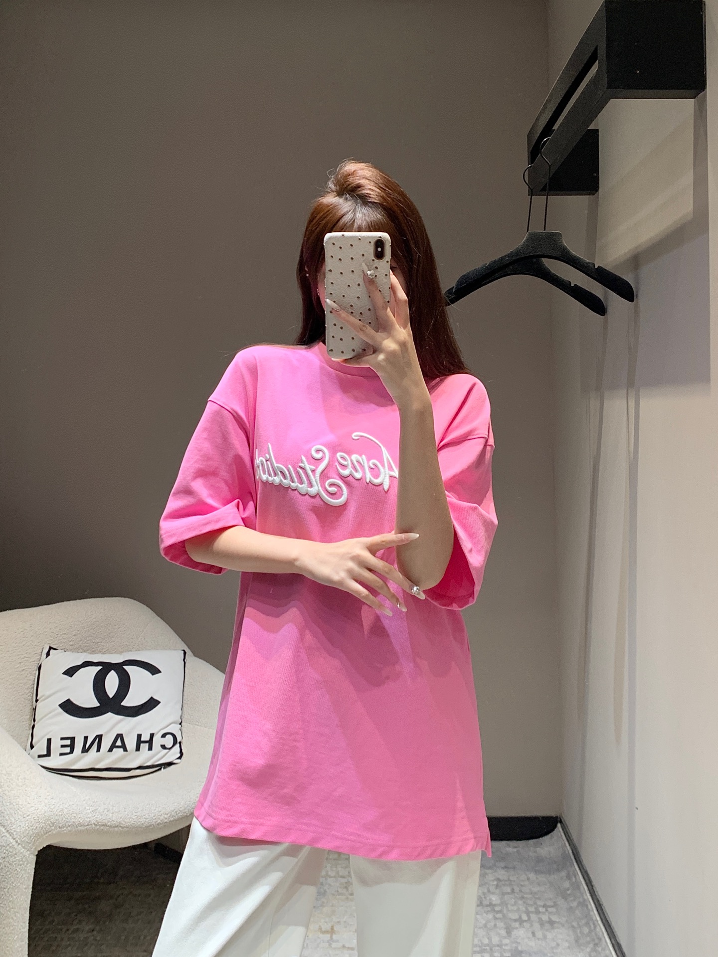 NO:308144,Batch Acne studi* 25Ss early spring new style letter embroidered loose version round neck short-sleeved T-shirt丨Exclusive high-end production!  This issue is a T-shirt that can be closed and closed in this issue is making a brilliant debut!  The classic small round neck design of the same style as men and women is simple and easy to wear, and it attracts a lot of attention when walking on the street!  The youthful and energetic feel is loose and not picky about the figure at all!  It is inclusive and covers the flesh and makes you look thin!  Both appearance and comfort!  Custom fabrics with 100% textures that are super comfortable!  All the items of all seasons are closed!  Spot sale code SML, acne studios, T-shirt,tees, t-shirt,alexander wang19860909批 Acne studi* 25Ss早春新款 字母刺绣宽松版圆领短袖T恤丨独家高版出品！本期强推可闭眼入的T恤闪亮登场！男女同款经典的小圆领设计简洁好穿 走在街上吸睛度满分！青春又活力的感觉宽松版型完全不挑身材！包容性好遮肉显瘦！颜值与舒适兼具！穿出街回头率百分百定制面料 质感超级舒适！四季款的单品 都给我闭眼冲！现货发售码数 SML,,acne studios,T-shirt,tees，t-shirt,alexander wang,Women's clothing