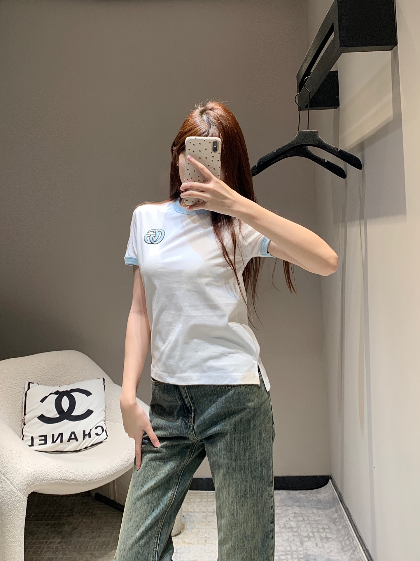 NO:313471,Bulk Gucc* 25Ss Early Spring New G-letter Embroidered Round Neck Short-sleeved T-shirt丨Exclusive high-end production!  The upper body is super cool and has 100% customized fabrics, and the slim fit is easy to control!  The most beautiful items that trendy people must stock up on the street, and they can easily wear them in a fashionable and versatile must-have item series~ Who doesn’t have a T-shirt that is easy to wear and pleasing to look at!  S/M/L, gucci, T-shirt,tees, t-shirt,alexander wang19860909批 Gucc* 25Ss早春新款 G字母刺绣圆领短袖T恤丨独家高版出品！上身超酷回头率百分百采用定制面料 修身款轻松驾驭！潮人必囤的好看单品,轻松穿出街头感时髦百搭必入单品系列～谁还没有一件好穿又耐看的T恤呢！现货发售S/M/L,,gucci,T-shirt,tees，t-shirt,alexander wang,Women's clothing