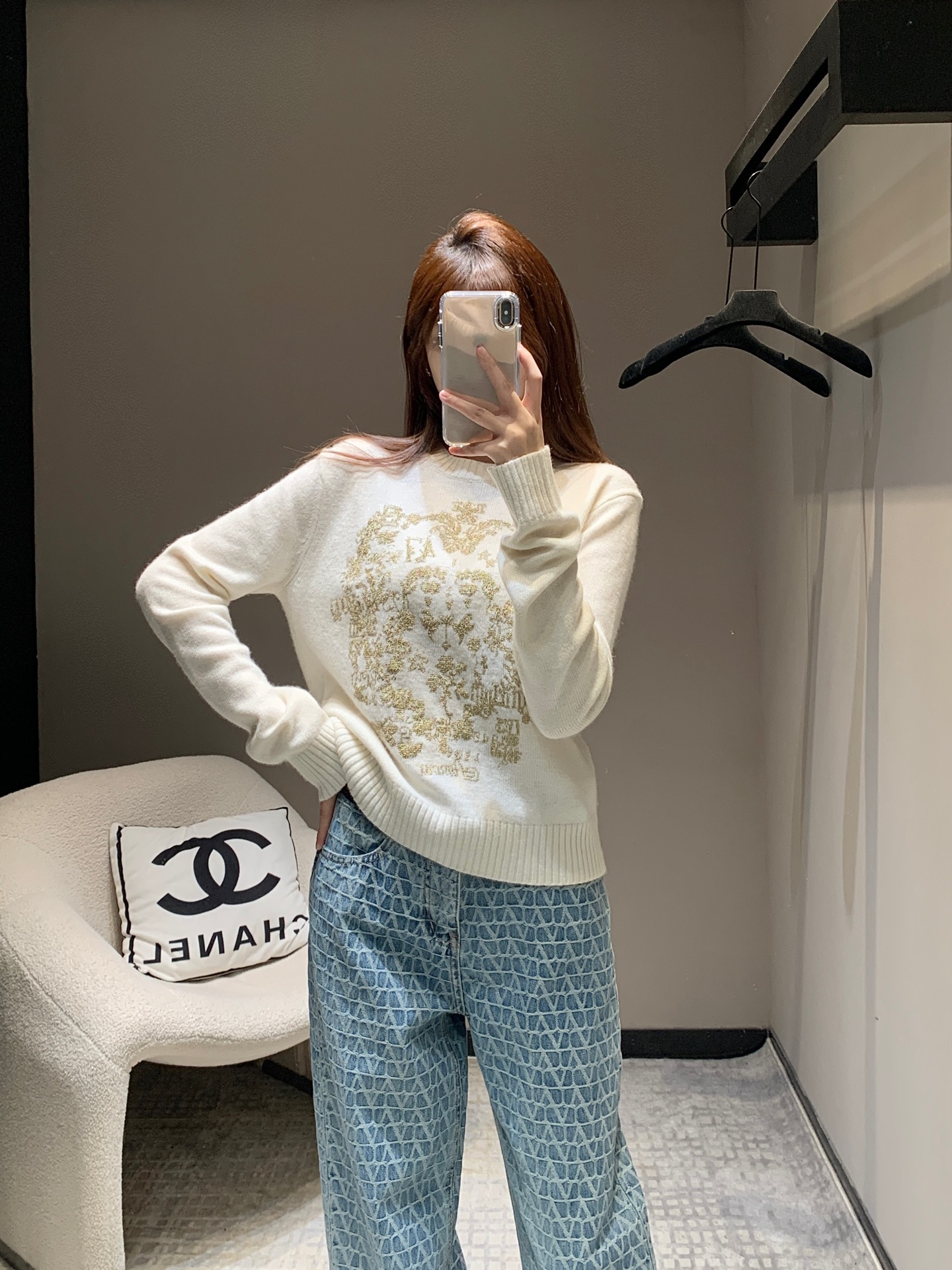 NO:315629,Dio* 25Ss early spring new style floral embroidered round-neck pullover knitted sweater | Exclusive high-end production! The quality of imported cashmere yarn is excellent! Swiss machine flowering machine hanging flowers out in embroidery! Original full-frame heavy industrial positioning embroidery process! A rich and beautiful woman must come in! Luxury high-end items, classic versatile style, elegant and age-reducing girlish style. They look good with gauze skirts and jeans. S/M/L, dior, skirts, jeans, sweaters, alexander wang19860909批Dio* 25Ss早春新款 花卉刺绣圆领套头针织毛衣丨独家高版出品！进口羊绒纱线质量超赞！瑞士机花机掛花出来在刺绣的！原版满幅重工定位刺绣工艺！白富美必入！奢华高级单品,经典百搭版型气质优雅减龄少女风.搭配纱裙牛仔裤都好看.现货发售S/M/L,,dior,skirts,jeans,sweaters,alexander wang,Women's clothing