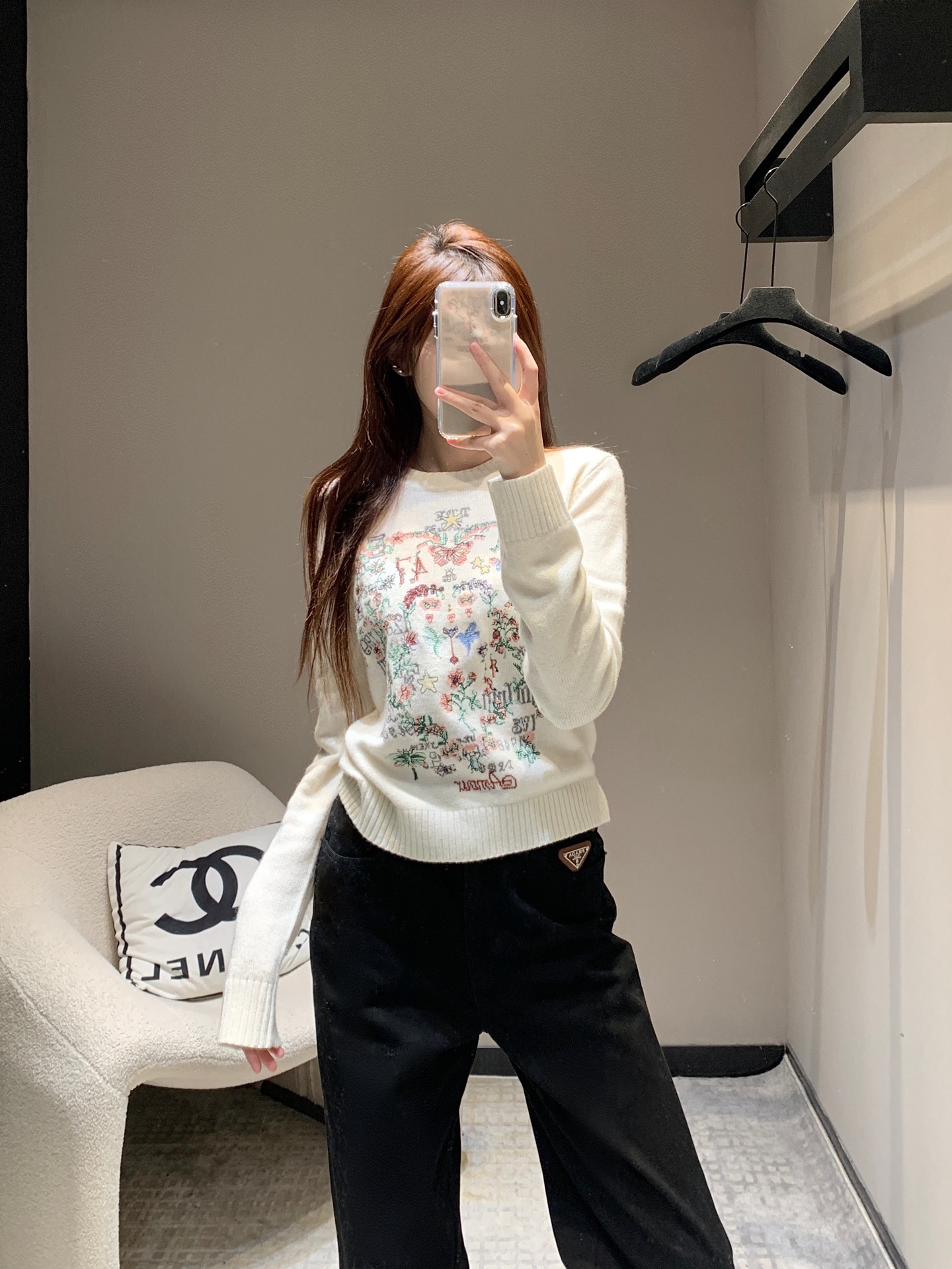 NO:315623,Batch Dio* 25Ss early spring new style floral embroidered round-neck pullover knitted sweater | Exclusive high-end production! The quality of imported cashmere yarn is excellent! Swiss machine flowering machine hanging flowers out in embroidery! Original full-frame heavy industrial positioning embroidery process! A rich and beautiful woman must come in! Luxury high-end items, classic versatile style, elegant and age-reducing girlish style. They look good with gauze skirts and jeans. S/M/L, dior, skirts, jeans, sweaters, alexander wang19860909批 Dio* 25Ss早春新款 花卉刺绣圆领套头针织毛衣丨独家高版出品！进口羊绒纱线质量超赞！瑞士机花机掛花出来在刺绣的！原版满幅重工定位刺绣工艺！白富美必入！奢华高级单品,经典百搭版型气质优雅减龄少女风.搭配纱裙牛仔裤都好看.现货发售S/M/L,,dior,skirts,jeans,sweaters,alexander wang,Women's clothing