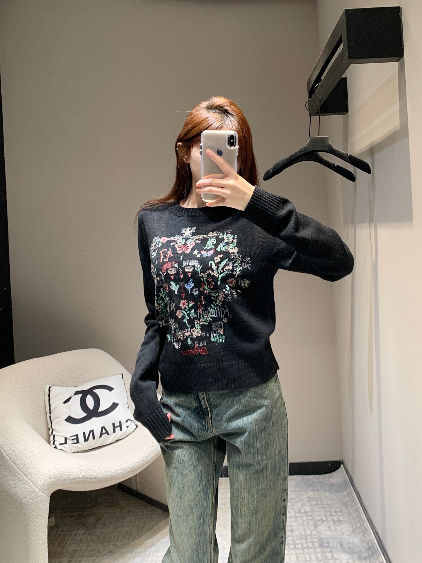 NO:315635,Batch Dio* 25Ss early spring new style floral embroidered round-neck pullover knitted sweater | Exclusive high-end production! The quality of imported cashmere yarn is excellent! Swiss machine flowering machine hanging flowers out in embroidery! Original full-frame heavy industrial positioning embroidery process! A rich and beautiful woman must come in! Luxury high-end items, classic versatile style, elegant and age-reducing girlish style. They look good with gauze skirts and jeans. S/M/L, dior, skirts, jeans, sweaters, alexander wang19860909批 Dio* 25Ss早春新款 花卉刺绣圆领套头针织毛衣丨独家高版出品！进口羊绒纱线质量超赞！瑞士机花机掛花出来在刺绣的！原版满幅重工定位刺绣工艺！白富美必入！奢华高级单品,经典百搭版型气质优雅减龄少女风.搭配纱裙牛仔裤都好看.现货发售S/M/L,,dior,skirts,jeans,sweaters,alexander wang,Women's clothing