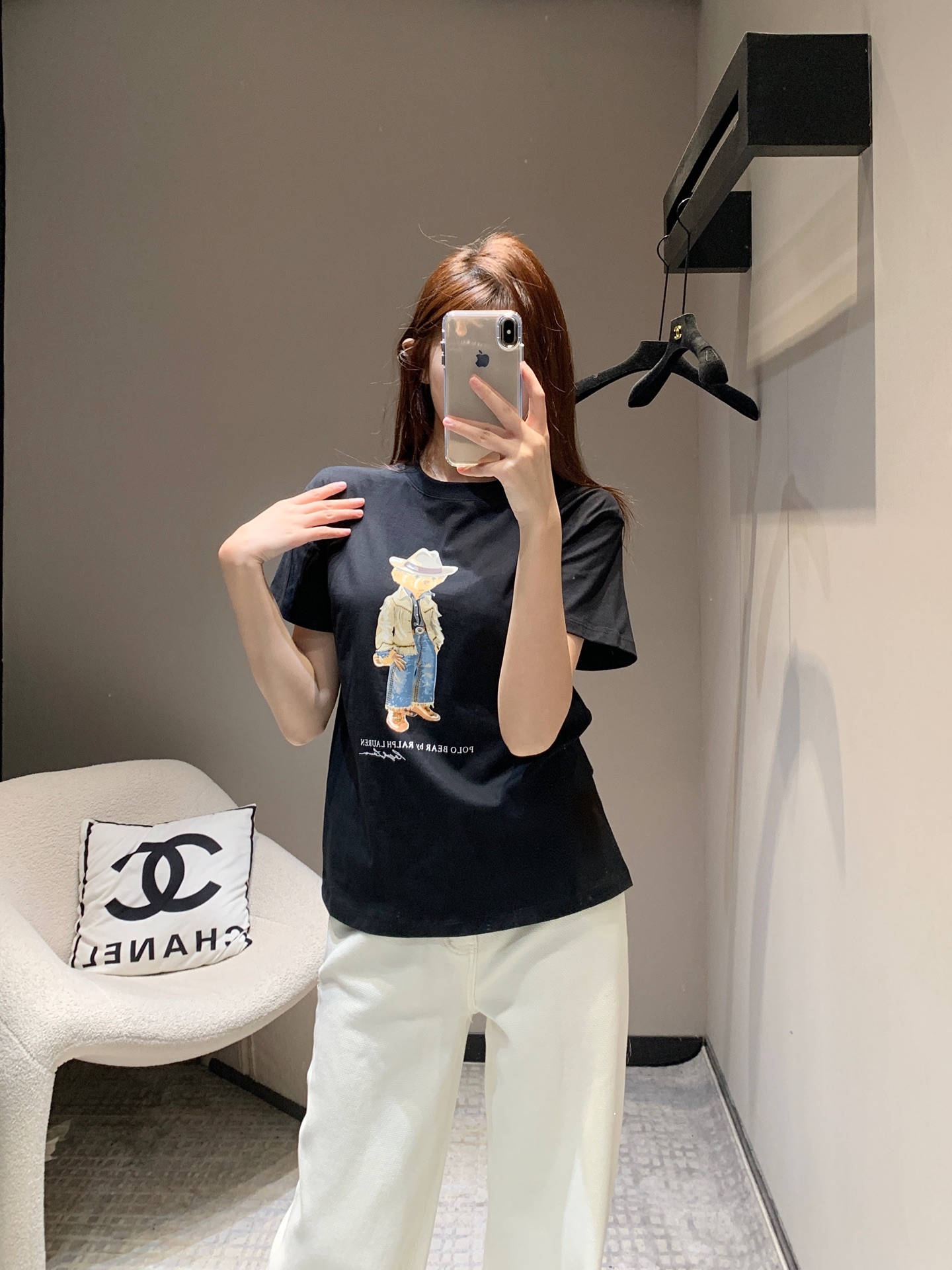 NO:316695,Ralph Laure* 25Ss early spring new style Bear series cartoon printed short-sleeved T-shirt | Exclusive yb development!  High-end production!  The whole body is outlined with printed embroidery and combined into a bear pattern. Cartoon age-reducing style. ~ The classic style with a slim fit and slightly looseness adopts a slim shoulder-facing design. Combined with the slim fit, it can cleverly beautify the shoulder and neck lines to make the back look thinner. The paper feels like a déjà vu, making people look upright and energetic, without any sense of fatigue!  Basic items can easily match the high-end feel, which is an item that fashionable people must not miss!  S/M/L, loro piana, T-shirt,tees, t-shirt,alexander wang19860909批Ralph Laure* 25Ss早春新款 小熊系列卡通印花短袖t恤丨独家yb开发！高版出品！通体以印花刺绣勾勒 组合成小熊图案 卡通减龄风情 ～修身略带微微宽松度的经典版型,采用了显瘦正肩设计 结合修身版型,能巧妙美化肩颈线条让背部看起来更纤薄 纸片人既视感,显得人挺拔有精气神 丝毫没有倦怠感！基础款单品就能轻松搭出高级感 是时髦精们不可错过的单品！现货发售S/M/L,,loro piana,T-shirt,tees，t-shirt,alexander wang,Women's clothing