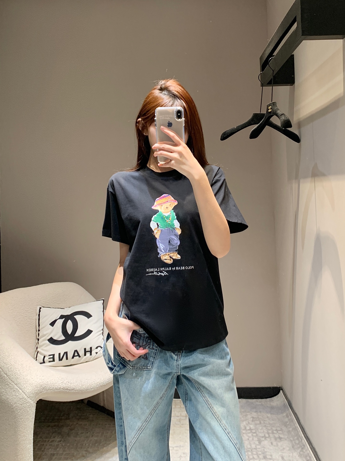 NO:316681,Batch Ralph Laure* 25Ss Early Spring New Bear Series Cartoon Printed Bead Short-Sleeve T-Shirt | Exclusive YB Development!  High-end production!  The whole body is outlined with printed beads and combined into a bear pattern. It is a cartoon and age-reducing style. The classic style with a slim fit and slightly looseness adopts a slim shoulder-facing design. Combined with the slim fit, it can cleverly beautify the shoulder and neck lines to make the back look thinner. The paper feels like a déjà vu, making people look upright and energetic, without any sense of fatigue!  Basic items can easily match the high-end feel, which is an item that fashionable people must not miss!  S/M/L, loro piana, T-shirt,tees, t-shirt,alexander wang19860909批 Ralph Laure* 25Ss早春新款 小熊系列卡通印花订珠短袖t恤丨独家yb开发！高版出品！通体以印花烫珠勾勒 组合成小熊图案 卡通减龄风情 修身略带微微宽松度的经典版型,采用了显瘦正肩设计 结合修身版型,能巧妙美化肩颈线条让背部看起来更纤薄 纸片人既视感,显得人挺拔有精气神 丝毫没有倦怠感！基础款单品就能轻松搭出高级感 是时髦精们不可错过的单品！现货发售S/M/L,,loro piana,T-shirt,tees，t-shirt,alexander wang,Women's clothing