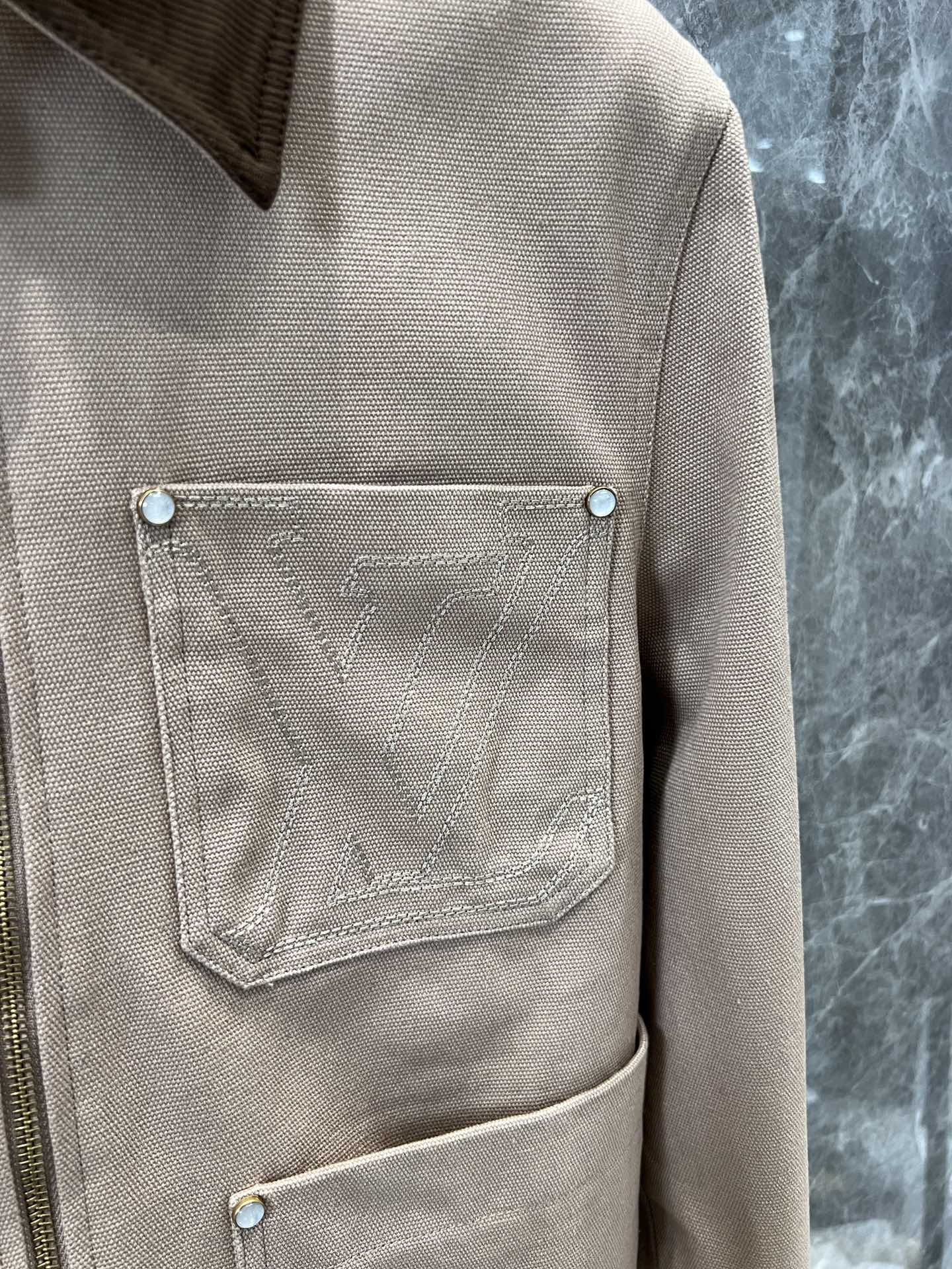 High-Quality Women’s Suit with LV Logo Details for Spring Fashion Collection - 图片 6